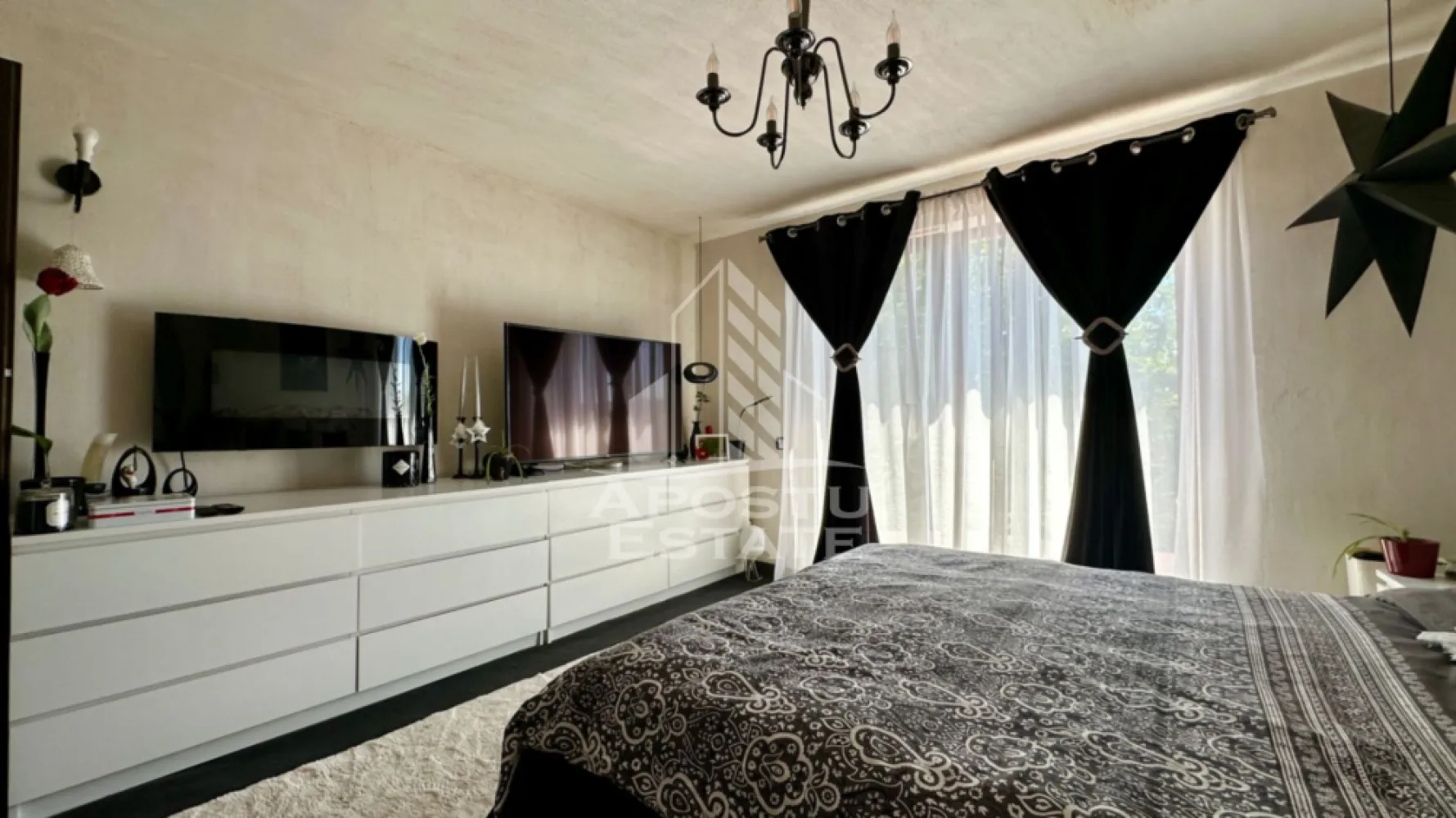 Casa individuala cu 6 camere in Dumbravita