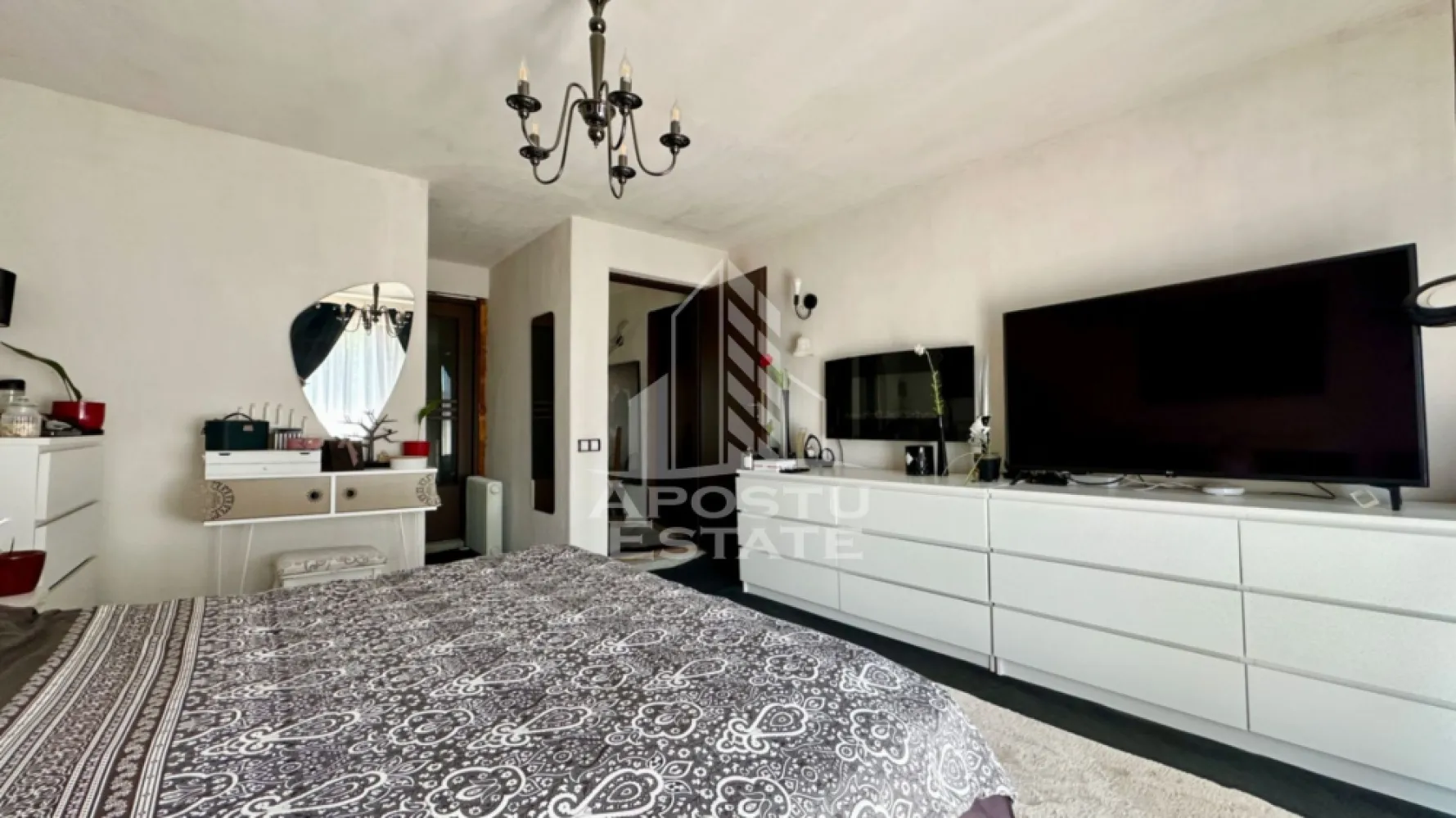 Casa individuala cu 6 camere in Dumbravita