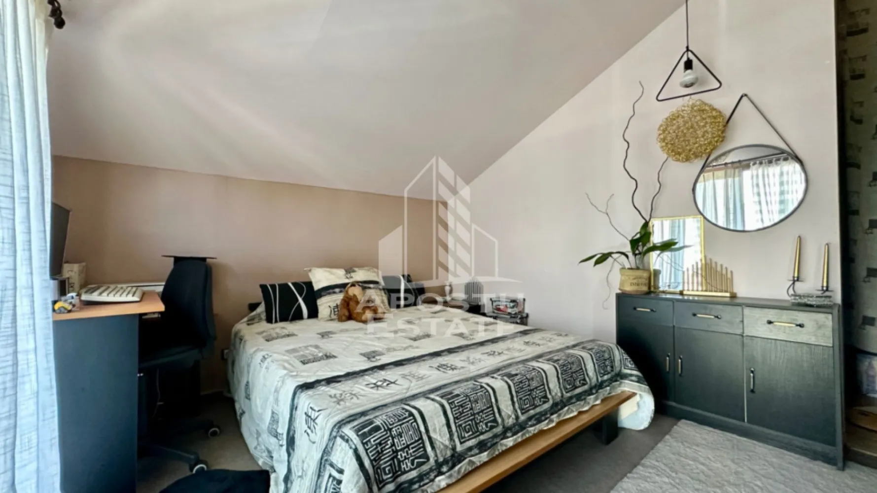 Casa individuala cu 6 camere in Dumbravita