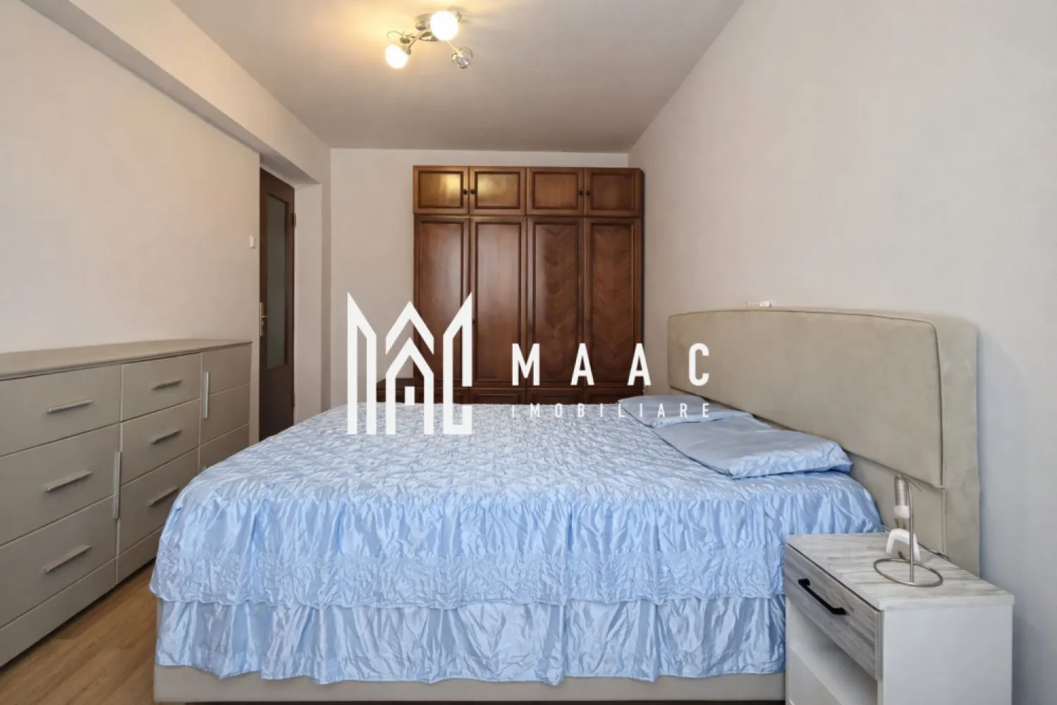 Apartament 2 camere | 55 MPU | Pet-friendly | Valea Aurie - MAAC Imobiliare vă propune spre închiriere un apartament cu 2 camere, situat în zona Valea Aurie. Locuința deocamdată cuprinde: hol de acces, bucătărie, sufragerie, dormitor cu balcon închis și baie. Cartierul Valea Aurie, dispune de mai multe magazine alimentare, supermarket-uri și acces rapid către Muzeul ASTRA și Zoo. Se acceptă animale de companie. Perioada minima: 12 luni. Se percepe un avans și o garanție în cuantumul unei chirii lunare. Disponibilitate: imediată. Pentru mai multe detalii, specificați telefon că ați văzut anunțul cu ID: CP2904633. }}