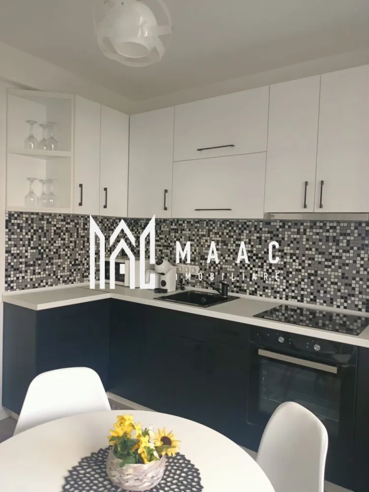 Casă 3 camere I Utilată I Curte I Parcare I Arhitecților - Vă propunem spre închiriere o casă modernă, cu regim de înălțime P+E+M, ideală pentru cei care caută un ambient confortabil și rafinat. Caracteristici principale: Suprafață utilă: 87 mp + 40 mp mansardă neamenajată, perfectă pentru depozitare. Curte privată: 60 mp amenajată cu spațiu verde și zonă de relaxare. Clasă energetică A: Costuri reduse la încălzire pentru eficiență maximă. Compartimentare optimizată: Parter: Living spațios și luminos, ideal pentru relaxare. Bucătărie separată, mobilată și utilată modern. Baie de serviciu. Debara pentru depozitare. Etaj: Două dormitoare spațioase, fiecare cu acces pe balcon. Baie generoasă dotată cu cadă și cabină de duș. Mansardă: 40 mp open space, potrivit pentru depozitare, uscare rufe etc. Facilități suplimentare: Loc de parcare în curte și în fața casei. Finisaje premium pentru un confort sporit. Zonă liniștită și verde, cu acces rapid la transport public. Magazine în apropiere: Kaufland, Lidl și alte puncte de interes. Proprietate disponibilă pentru închiriere începând cu data de 8 martie 2026. Pentru mai multe detalii sau programarea unei vizionări, contactați-ne specificând ID CP2902604! O locuință ideală pentru un stil de viață modern și relaxant! }}