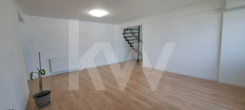 Apartament 3 camere , pe doua niveluri , in imobil cu lift