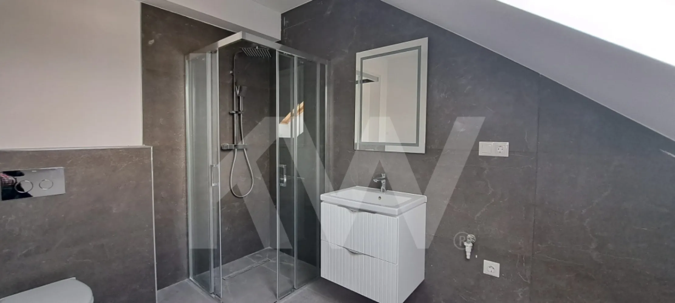Apartament 3 camere , pe doua niveluri , in imobil cu lift