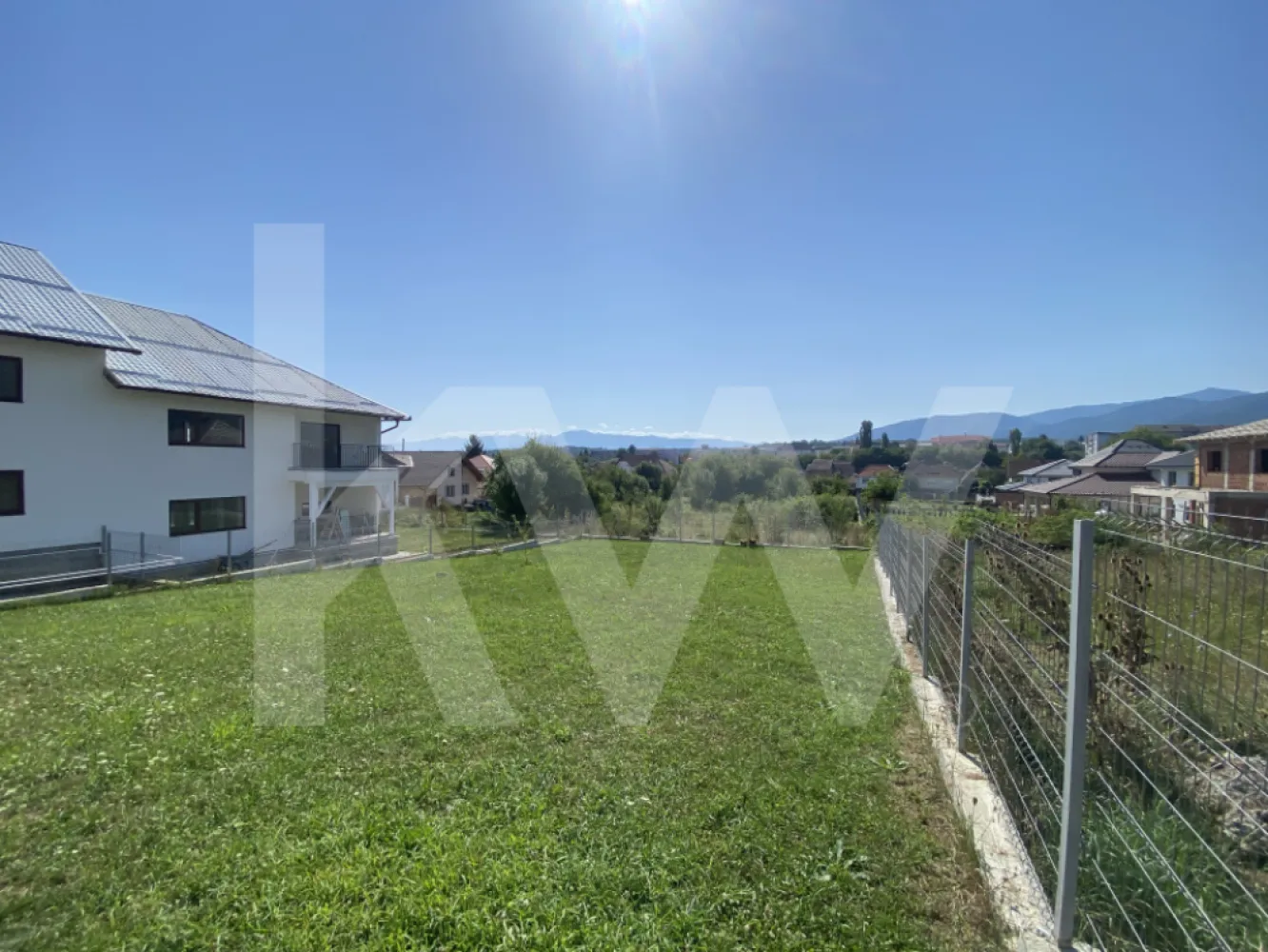 Casa individuala 4 dormitoare de vanzare in Cisnadie Sibiu teren 727mp - Casa Individuala 4 Dormitoare de Vanzare – Cisnadie, Sibiu
O oaza de lux si libertate in Cisnadie! Aceasta casa individuala, finalizata in 2024, iti ofera un spatiu generos, flexibil si plin de posibilitati.

Detalii principale:
Suprafata utila: 173 mp | Suprafata construita: 222 mp.
Teren: 727 mp – curte libera pentru terasa, gradina, loc de joaca sau zona de gratar.
Compartimentare: 8 camere (4 dormitoare), 2 bai, 2 balcoane, parter + etaj + pod.
Posibilitate de impartire in 2 apartamente – fiecare cu intrare separata si contorizare proprie, ideal pentru investitie sau chirii multiple.
Garaj- posibilitate de amenajare si parcare pentru 4 masini.
Stadiu predare: semifinisat la interior, exterior la cheie.

Dotari si avantaje:
Constructie solida pe structura de caramida, incalzire in pardoseala.
Toate utilitatile disponibile: gaz, curent, apa, canalizare, fibra optica.
Ferestre PVC/termopan, usa intrare metal/PVC, spatii de depozitare si dressing.
Amplasare excelenta intr-o zona linistita, aproape de Sibiu, oferind intimitate si confort.
Posibilitate transformare parter in spatiu comercial sau birouri.

Aceasta casa nu este doar o locuinta – este o investitie inteligenta, cu multiple optiuni: familie extinsa, inchiriere, sau activitate comerciala la parter. Curtea generoasa si suprafata mare fac locul perfect pentru un stil de viata confortabil si flexibil.
Contacteaza-ne acum pentru vizionare si descopera potentialul acestei proprietati!