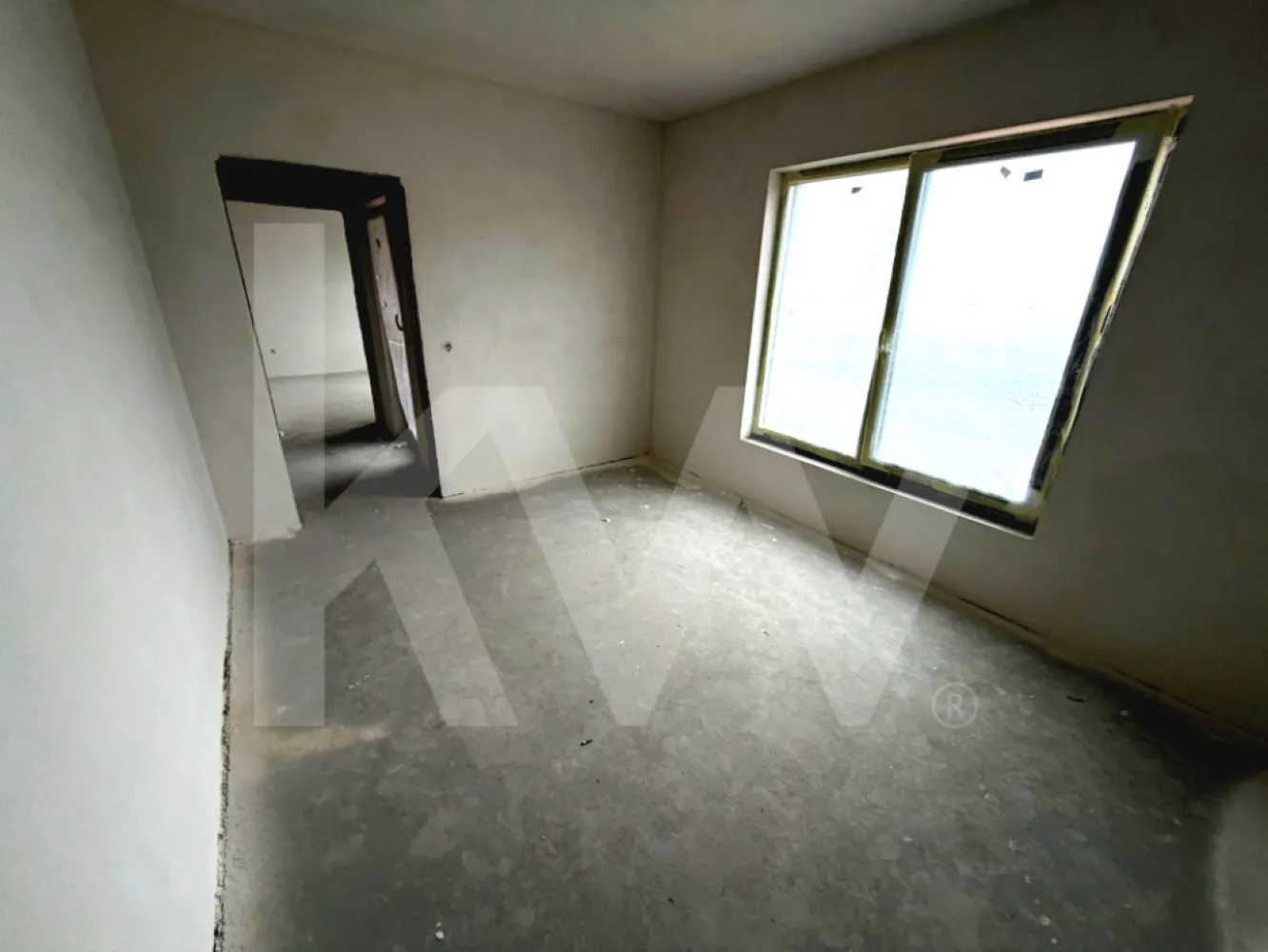 Casa 4 camere de vanzare 117 mpu teren liber 230mp Sibiu in Sura Mica - Aceasta proprietate are tot ce-ti trebuie pentru a da viata viselor tale. Amplasata intr-o zona linistita si exclusiv rezidentiala a orasului Sibiu, la Nord-Vest si in Sura Mica, acest tip duplex dispune de 117 mp utili, 152 mp construiti si 230 mp teren liber. Casa este in curs de construire, cu gandul la confortul tau, in 2025, avand un regim de inaltime P+M, acoperis din tigla, izolat la exterior si asfaltat. Imobilul are 4 camere, 3 dormitoare, 1 living cu zona de dining, 1 bucatarie, 2 bai,1 debara/depozitare, 2 holuri, casa scarii, 1 balcon comun la 2 dormitoare si terasa.

Poate fi o oaza de liniste si fericire in regiunea Sibiu, mereu cautata pe piata imobiliara. Deasemenea, vindem proprietatea atat cash, cat si prin credit ipotecar sau prima casa (finantare).

Stim cat de importanta e vestea buna si despre cum vinzi casa ta cu un plus. Ne-am asigurat ca regasesti in aceasta proprietate elemente de calitate superioara, la un raport calitate-pret imbatabil. Finisajele sunt efectuate cu materiale de calitate, decorativa, vopsea lavabila. Eficienta energetica se incadreaza in clasa B.

Iar prietenii tai se vor bucura de curtea ta de 230mp, cu gazon si o zona pavata.

In zona vei gasi magazine, parcuri, transport public, restaurante sau cafenele. Accesul la arterele principale sau autostrada A1 se realizeaza rapid, in doar cateva minute. Unele poze sunt variante la cum se poate amenaja.

Daca te-am convins, atunci actiunea ta este cat se poate de simpla. Nu ezita sa stabilesti o vizionare cu noi si hai sa-ti aratam aceasta proprietate! Echipa Keller Williams Sibiu este la dispozitia voastra cu orice detaliu sau vizionare!