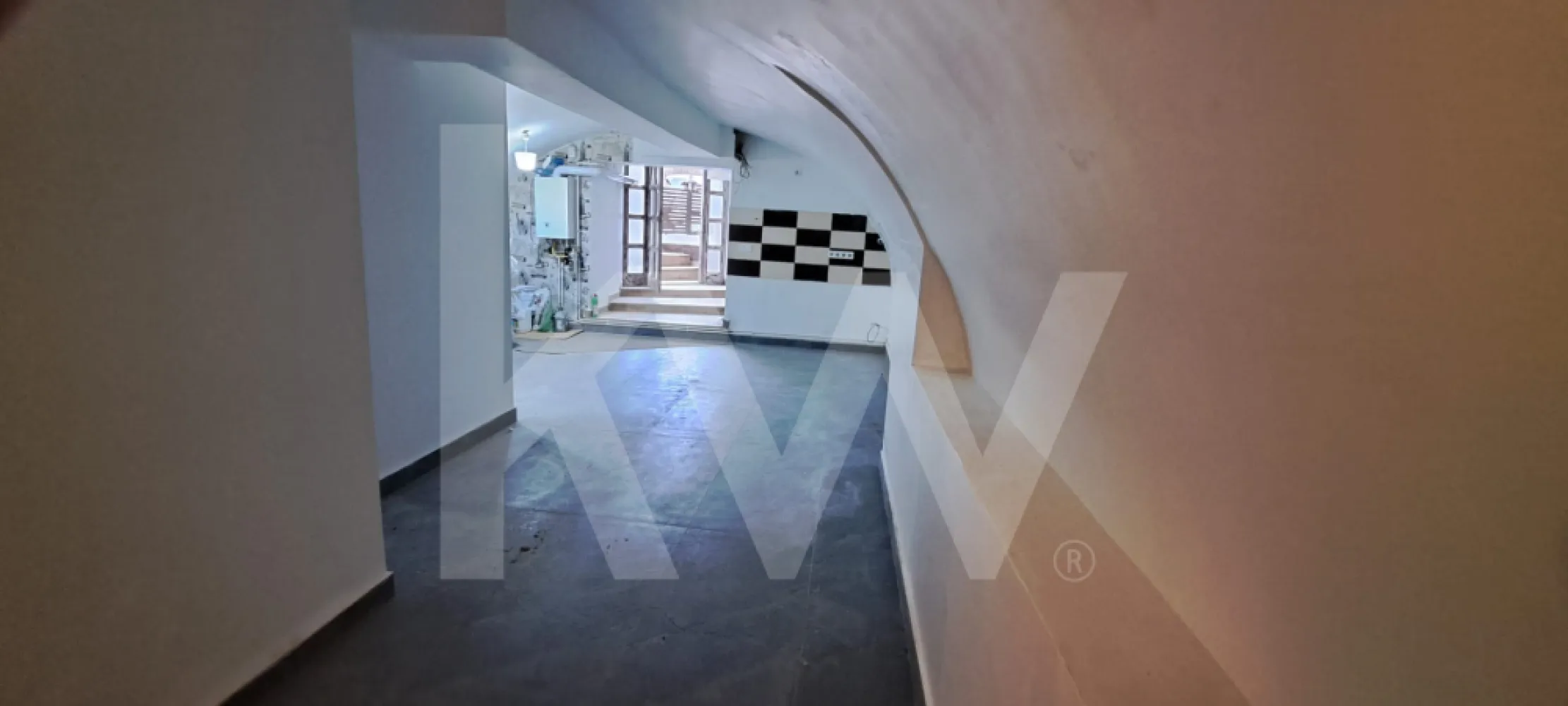 Spatiu comercial ultracentral, curte si loc de parcare - Spatiu comercial ultracentral, curte si loc de parcare

OPORTUNITATE DE INVESTIȚIE:  Spațiu comercial ultracentral – Ready to Use
Vă prezentăm spre vânzare o proprietate comercială strategică, situată într-o zonă cu trafic intens și cerere ridicată, ideală pentru business-uri care necesită vizibilitate și prestigiu.
 Caracteristici Principale:
Suprafață Utilă: 55,1 mp, compartimentat inteligent pentru eficiență maximă.
Configurație: 3 încăperi distincte ,2 spatii de lucru , unul pentru depozitare și 2 grupuri sanitare.
Stare: Proaspăt renovat, cu dotări moderne, gata pentru începerea activității fără investiții suplimentare.Facilități Rare în Zonă:
Spre deosebire de majoritatea spațiilor centrale, această proprietate dispune de:
Loc de parcare propriu (esențial pentru clienți sau management),curte proprie.
 De ce să investești aici?
Versatilitate: Compartimentarea permite adaptarea rapidă pentru diverse domenii.
Locație Premium: Zona ultracentrală garantează o cotă de piață stabilă și o apreciere constantă a valorii activului.
Eficiență: Fiind recent renovat, costurile de întreținere și punere în funcțiune sunt minime.
 Locație: Ultracentral (Zonă cu mare căutare)
Suprafață: 55,1 mp util
 Dotări: Parcare + Curte + Proaspăt renovat
Pret 95.000 eur , negociabil.
Ești gata să îți muți afacerea într-o locație de top? Contactează-ne pentru detalii tehnice și programarea unei vizionări!