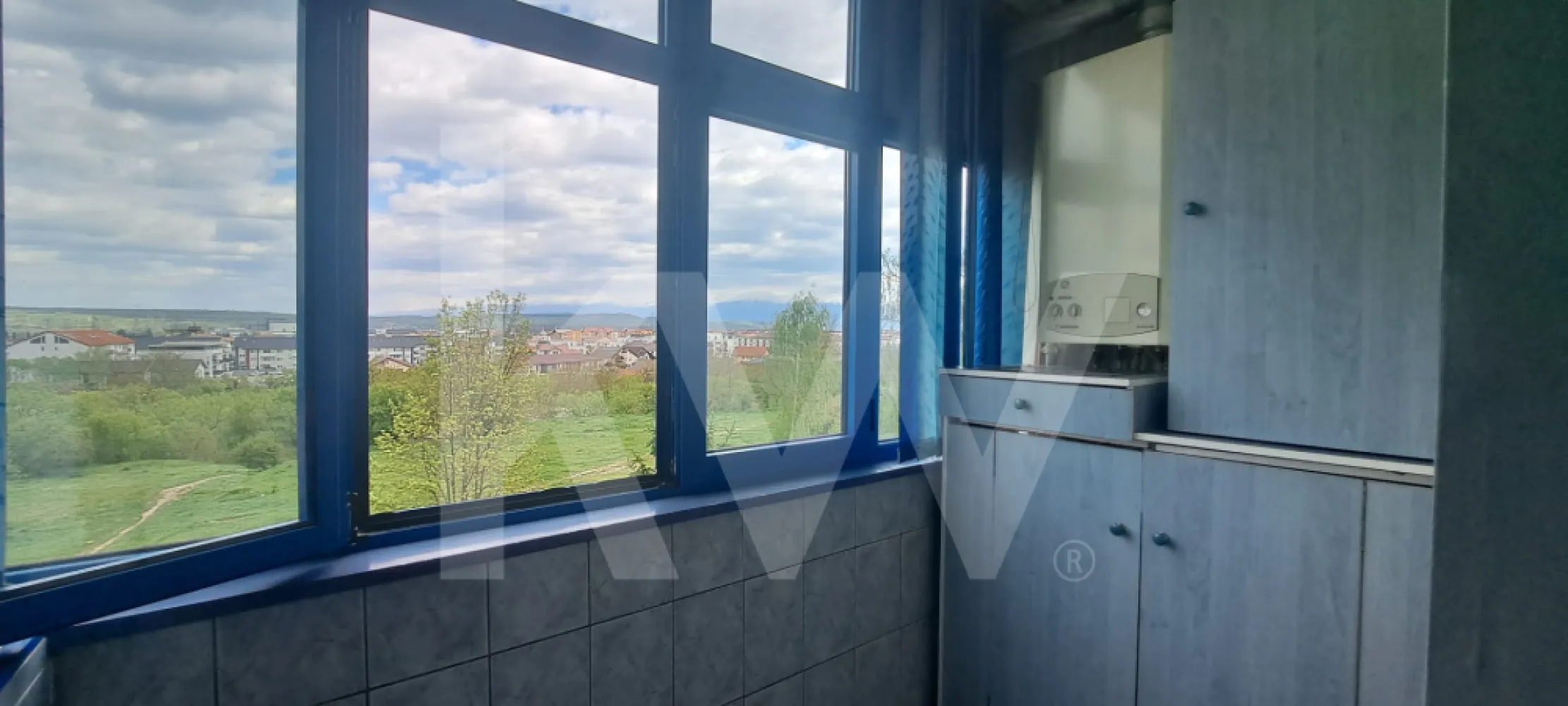 Apartament 2 camere , decomandate , bucatarie separata , balcon logie
