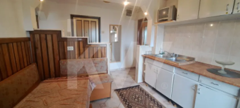 Apartament 2 camere , decomandate , bucatarie separata , balcon logie
