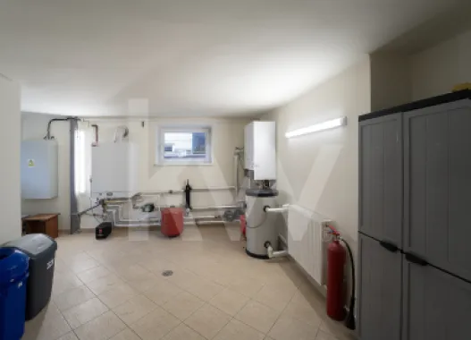 Spațiu birouri, ideal clinică medicală, sediu firmă, parcări, zonă centrală
