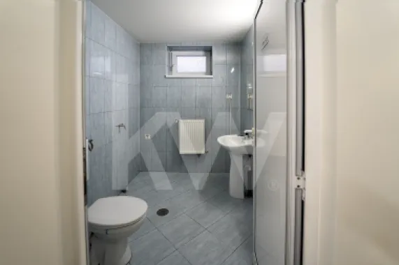 Spațiu birouri, ideal clinică medicală, sediu firmă, parcări, zonă centrală