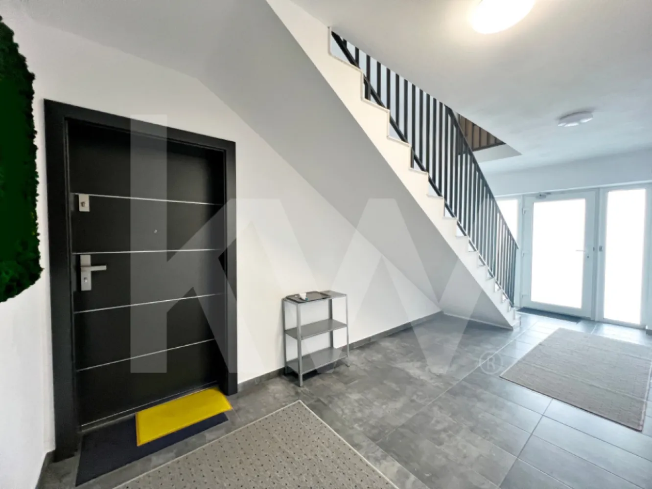 Casă mare cu teren generos – perfect împărțită pentru birouri sau 4 apartamente