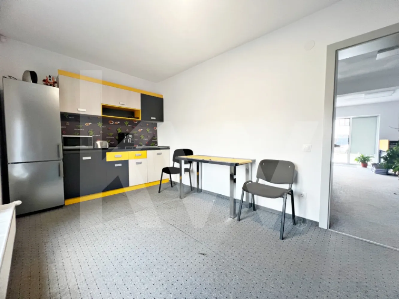 Casă mare cu teren generos – perfect împărțită pentru birouri sau 4 apartamente