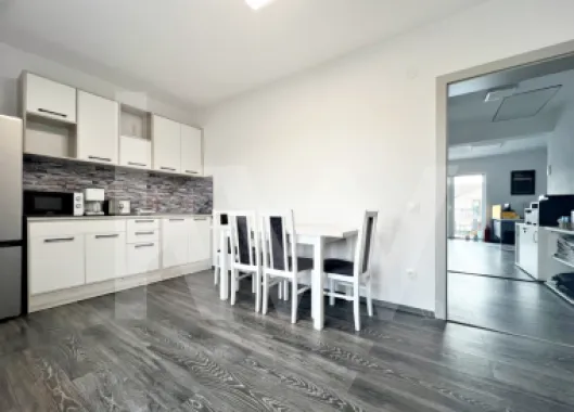 Casă mare cu teren generos – perfect împărțită pentru birouri sau 4 apartamente