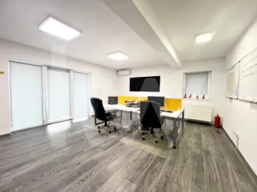 Casă mare cu teren generos – perfect împărțită pentru birouri sau 4 apartamente