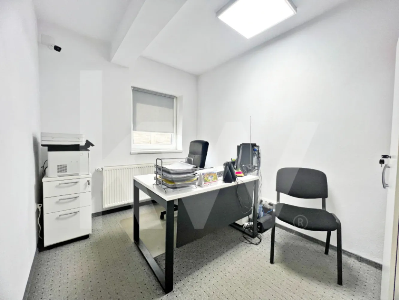 Casă mare cu teren generos – perfect împărțită pentru birouri sau 4 apartamente