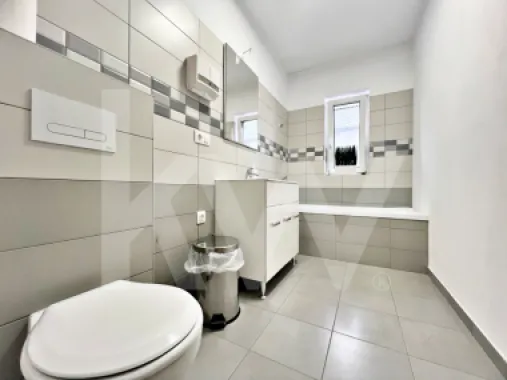 Casă mare cu teren generos – perfect împărțită pentru birouri sau 4 apartamente