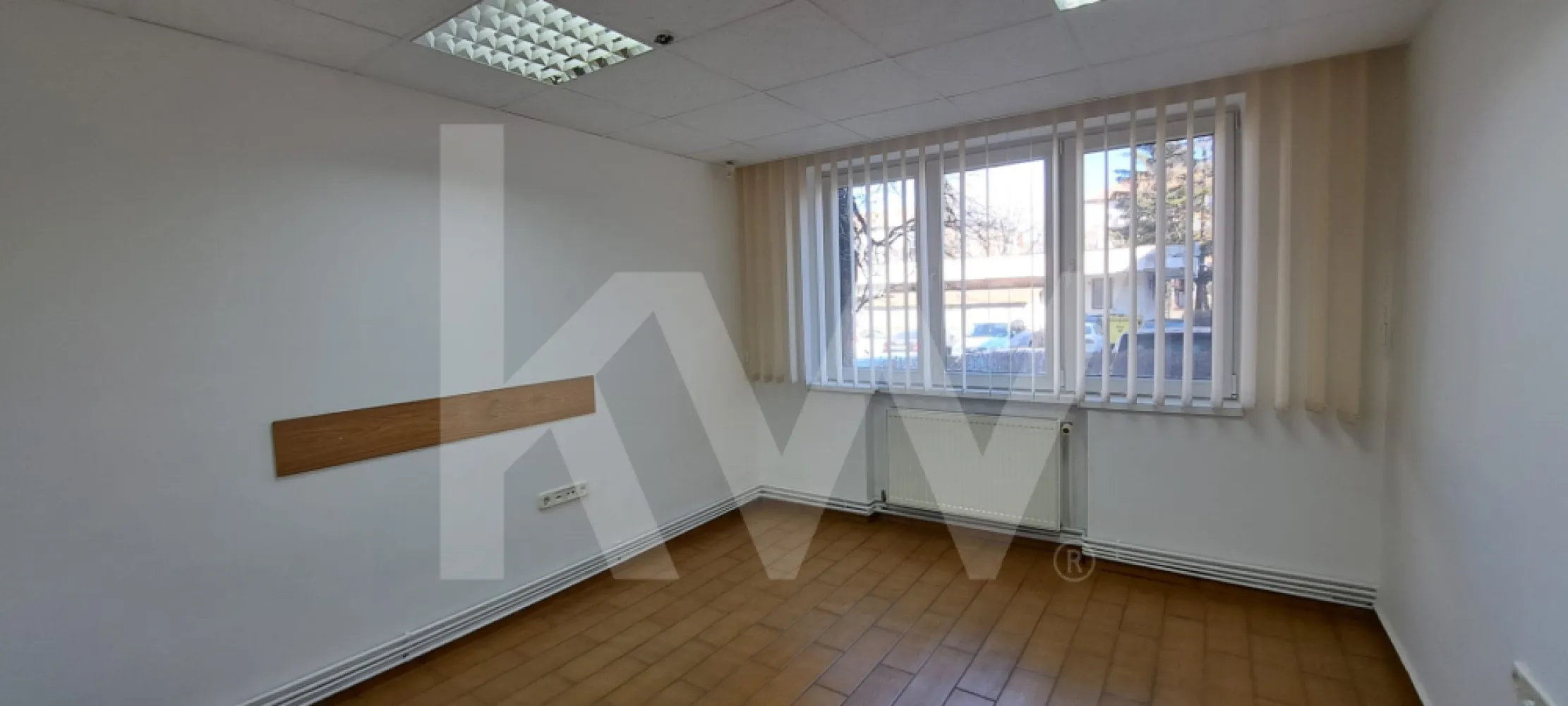 Apartament 3 camere decomandate , ultracentral ,parter - Confort și Eleganță Ultracentrală – Acasă, unde totul este aproape

Vă doriți libertatea de a locui chiar în centrul orașului, fără a renunța la liniște? Vă prezentăm un apartament de 3 camere, renovat cu grijă, situat la parterul unui bloc liniștit. Fiind decomandat, oferă intimitatea necesară fiecărui membru al familiei, iar accesul dublu în scară aduce un plus de confort cotidian. Este o locuință gata de mutat, într-o zonă unde valorile imobiliare sunt mereu în creștere.
Apartament situat la parter , compus din 3 camere decomandate , luminos , baie , debara , spatiu de depozitare , renovat .
Suprafata utila 60mp, suprafata construita 72 mp., canalizare separata .

Oportunitate Premium: Spatiu Comercial sau Birouri în Inima Orașului

Căutați sediul perfect pentru afacerea dumneavoastră? Acest apartament cu 3 camere, decomandat, situat ultracentral la parter, este definiția versatilității. Recent renovat și complet echipat, spațiul dispune de un avantaj strategic: două căi de acces separate, ideal pentru fluxul de clienți sau pacienți. Deși este situat într-o zonă efervescentă și foarte căutată, locația rămâne surprinzător de liniștită. Gata de utilizare imediată pentru birouri, cabinete medicale sau consultanță!
Pret 153.000 eur.
Nu rata aceasta oportunitate intr-una dintre cele mai cautate zone! Proprietatile cu acest raport calitate-pret se vand rapid. Contacteaza-ma pentru o vizionare detaliata.
