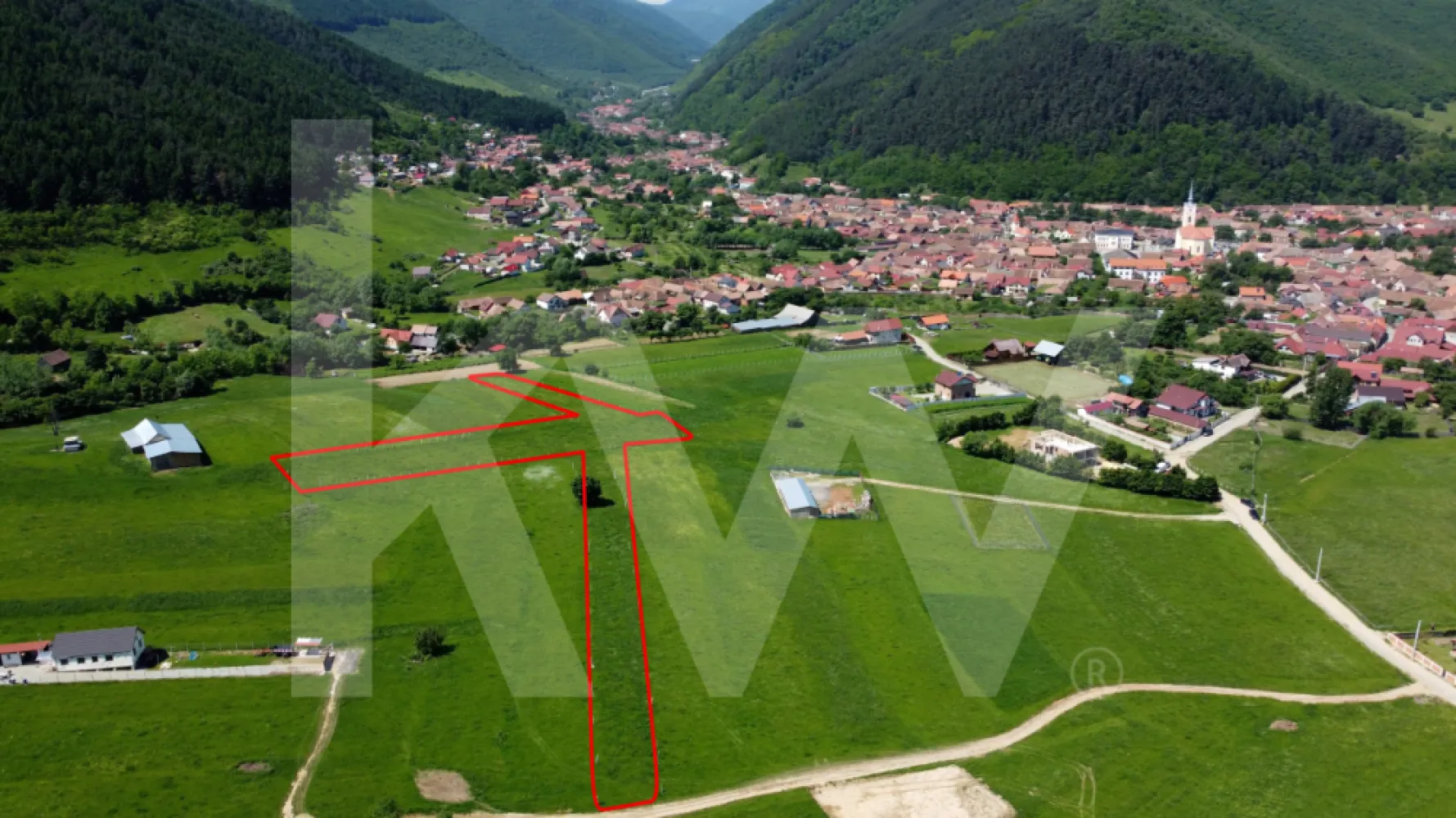 Teren cu peisaj spectaculos în Gura Râului – munte, aer curat, libertate - Un colț de natură unde visul prinde contur.

La poalele Munților Cindrel, în Gura Râului – un sat cu suflet, aflat la doar 18 km de Sibiu și 10 km de Păltiniș – se întinde un loc cu totul special. Aici, natura și liniștea merg mână în mână, iar priveliștea spre munți și pădure te oprește în loc.

Sunt 3 parcele de teren cu potențial uriaș, unde se poate construi o cabană de vacanță, un mic refugiu montan sau chiar un camping de poveste:
 2.421 mp
 1.507 mp
 1.035 mp
Terenurile se vând împreună și dispun de acces facil, cu toate utilitățile aproape (la doar 100 m): apă potabilă, canalizare, curent, gaz.

În zonă există școală (clasele 1–8), dispensar medical, magazine, iar barajul Gura Râului este perfect pentru pescuit sau relaxare. De la localnici poți cumpăra lapte, brânză, ouă, legume și fructe – totul proaspăt și natural.

Este locul ideal pentru o investiție sigură, pentru glamping, tiny homes sau pur și simplu pentru cineva care își dorește un refugiu autentic, în armonie cu natura.

Scrie-mi dacă vrei să-l vezi. S-ar putea ca locul acesta să fie exact ce căutai.