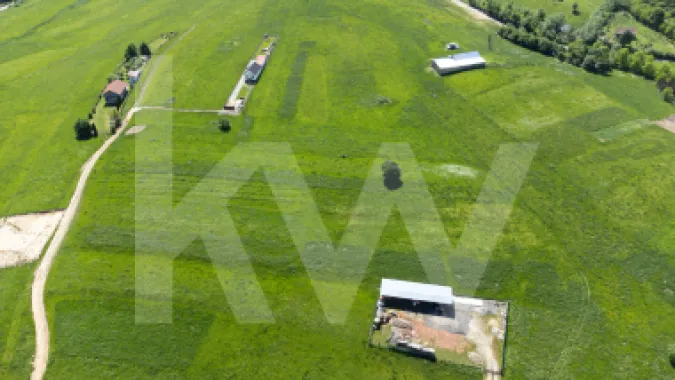 Teren cu peisaj spectaculos în Gura Râului – munte, aer curat, libertate