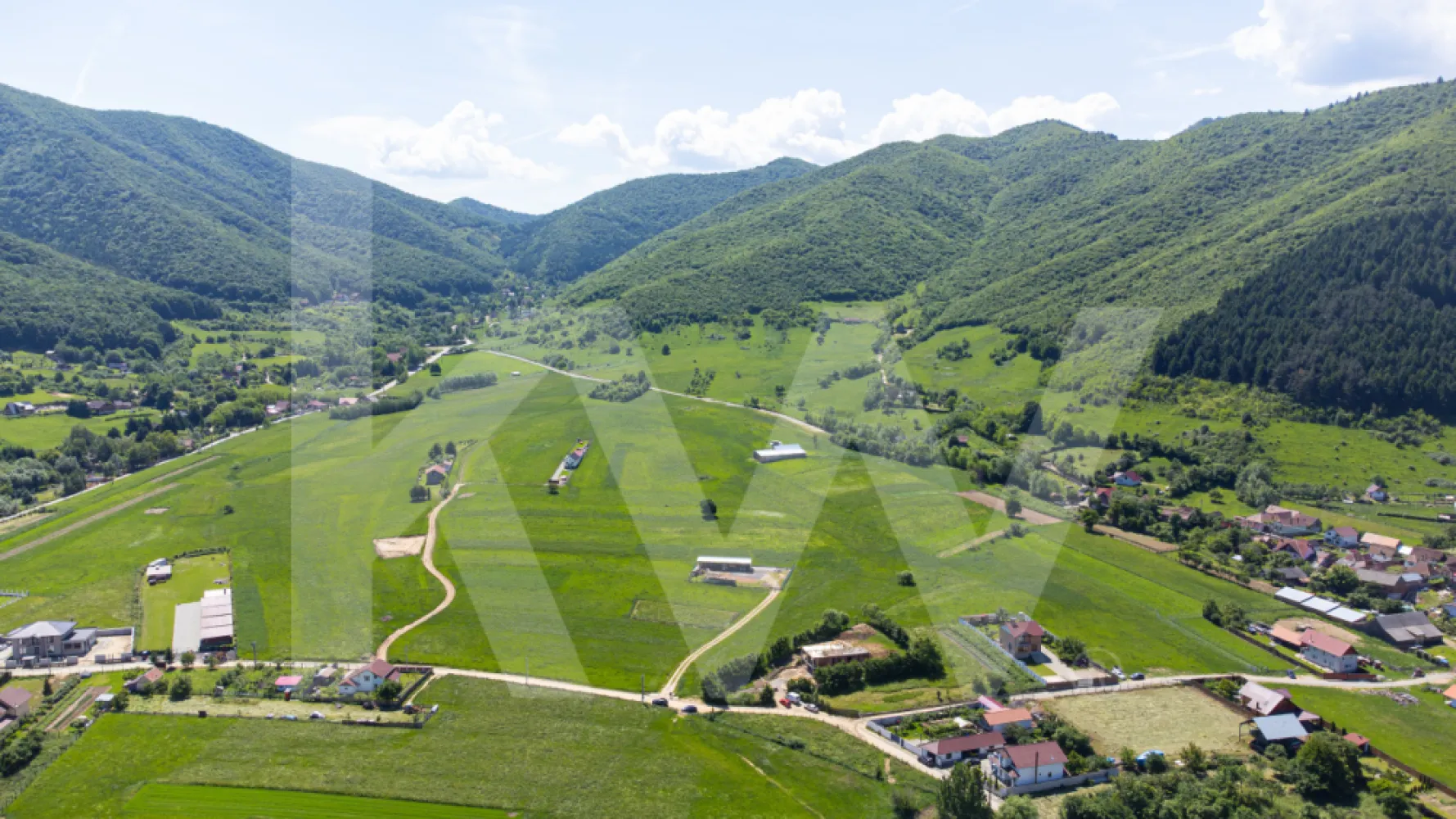 Teren cu peisaj spectaculos în Gura Râului – munte, aer curat, libertate