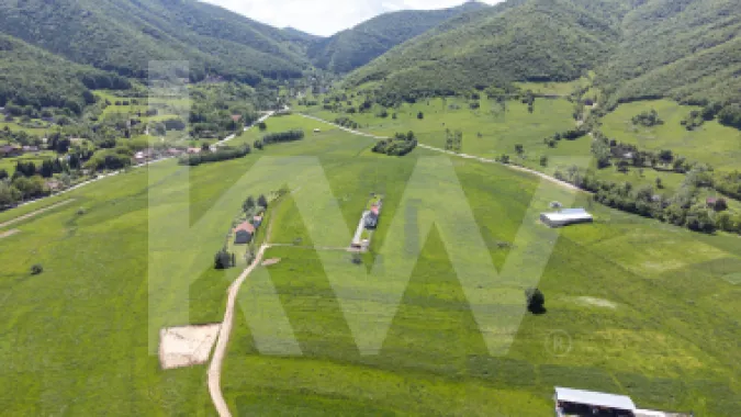Teren cu peisaj spectaculos în Gura Râului – munte, aer curat, libertate