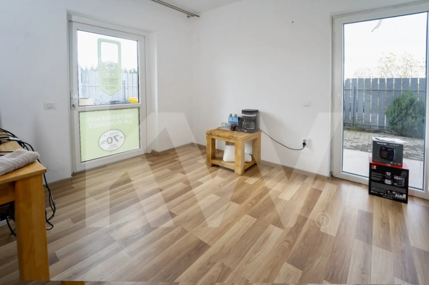 Spațiu comercial 1 camera - Str Grigore Ionescu, Arhitectilor - Cauți un spațiu mic, dar cu potențial mare?

Se oferă spre închiriere un spațiu comercial cochet, de 12 mp, situat în Cartierul Arhitecților, pe str Grigore Ionescu, într-o zonă în plină dezvoltare, ideal pentru afaceri la început de drum sau activități independente. Spațiul are o cameră, baie proprie, este amplasat la curte, beneficiază de loc de parcare și include toate utilitățile în preț, fără costuri suplimentare.

Destinația este exclusiv pentru activități non-alimentare, fiind potrivit pentru birou, cabinet, servicii, beauty sau IT. Dimensiunea compactă asigură costuri reduse și eficiență maximă.

Pentru mai multe detalii sau pentru programarea unei vizionări, vă rugăm să ne contactați.