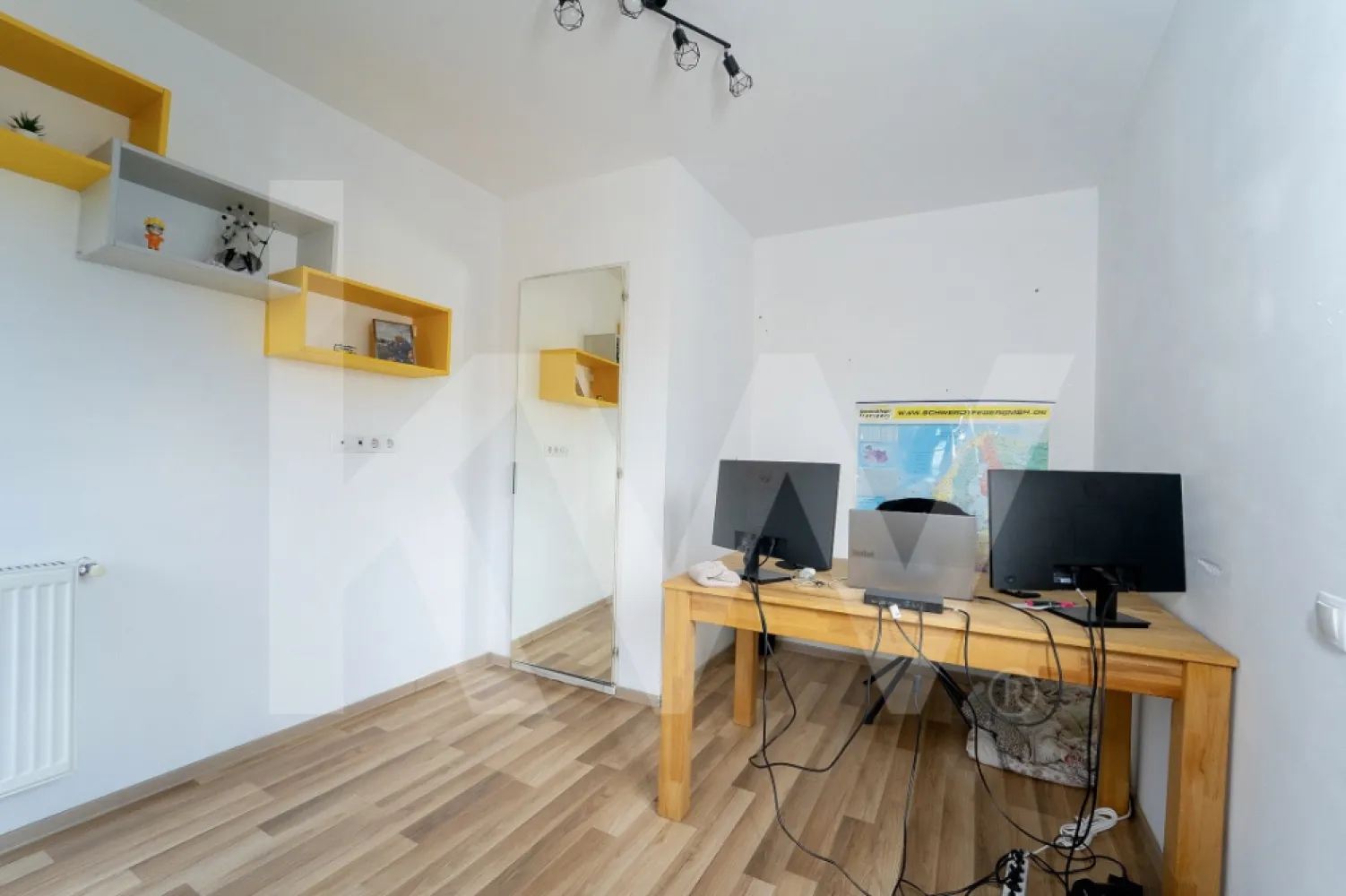 Spațiu comercial 1 camera - Str Grigore Ionescu, Arhitectilor - Cauți un spațiu mic, dar cu potențial mare?

Se oferă spre închiriere un spațiu comercial cochet, de 12 mp, situat în Cartierul Arhitecților, pe str Grigore Ionescu, într-o zonă în plină dezvoltare, ideal pentru afaceri la început de drum sau activități independente. Spațiul are o cameră, baie proprie, este amplasat la curte, beneficiază de loc de parcare și include toate utilitățile în preț, fără costuri suplimentare.

Destinația este exclusiv pentru activități non-alimentare, fiind potrivit pentru birou, cabinet, servicii, beauty sau IT. Dimensiunea compactă asigură costuri reduse și eficiență maximă.

Pentru mai multe detalii sau pentru programarea unei vizionări, vă rugăm să ne contactați.