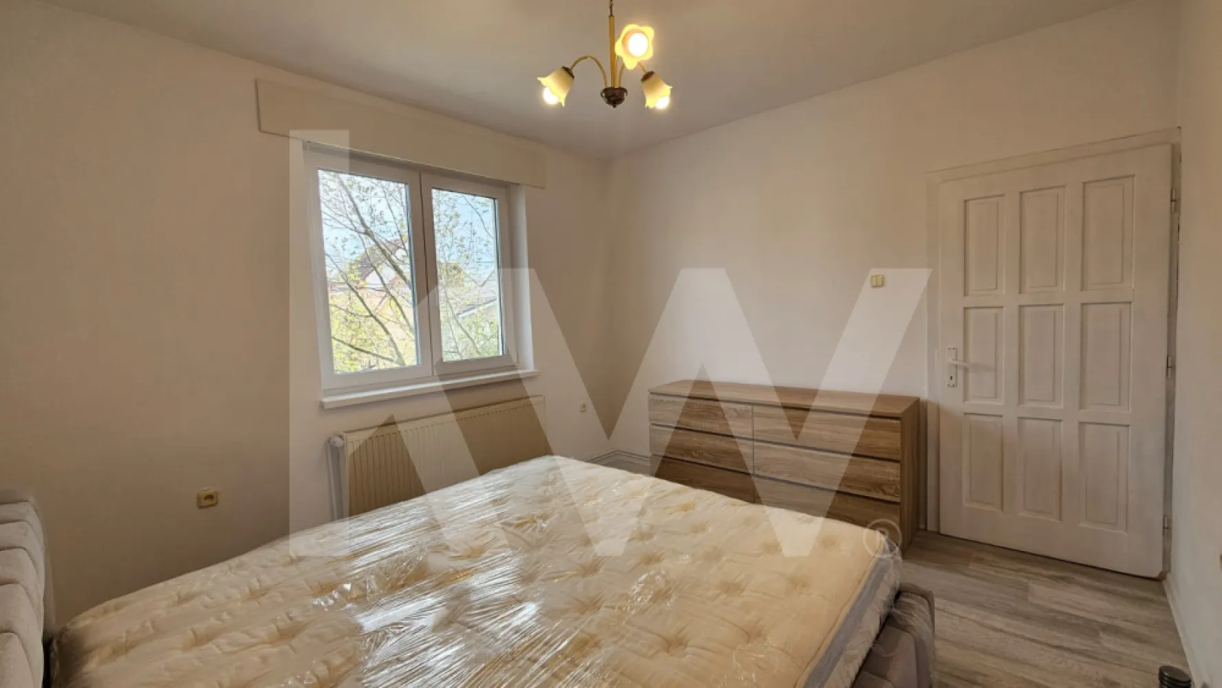 Apartament la casa 4 camere de închiriat – la 5 minute de Parcul Sub Arini