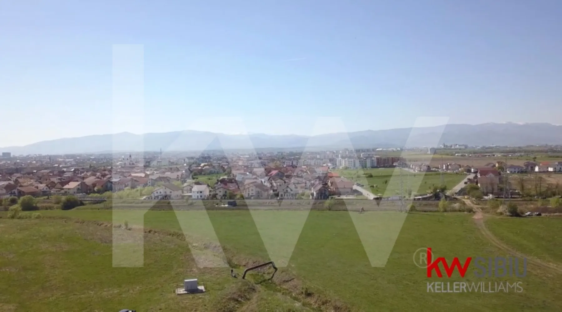 Proiect investitie.Teren 25084 mp pentru Dezvoltare Rezidențială și Comercială! - Vă invităm să descoperiți o oportunitate unică de investiție într-un teren de 25,084 mp, situat pe strada Grigore Bastan, în cartierul Veterani de Război. Acest proiect inovator combină confortul modern cu durabilitatea ecologică, oferind un mediu de viață sustenabil și atractiv.

Detalii Cheie:
	• Suprafață: 25084 mp
	• Localizare: Strada Grigore Bastan, Sibiu
	• Coordonate GPS: 45.794979, 24.163292
	• Utilități: Apă, canalizare, electricitate, gaz.
	• Statut: Liber de orice construcții.
	• PUZ Aprobat: D+P+2E+Er POT: 30% CUT: 1.05
	• Proiect Propus: 16 clădiri S+P+2E+ER, cu 257 de apartamente și 15 spații comerciale.
	• POT: 7525 mp.

Opțiuni de Preț:
	• Teren fără autorizație de construcție: 180 EUR/mp + TVA.
	• Teren cu autorizație de construcție: 200 EUR/mp + TVA.
	• Teren cu autorizație de construcție și utilități la limita proprietății: 225 EUR/mp + TVA.

Opțiuni de Suprafață:

         • Tot terenul (25,084 mp).
         • Parcela de 2123 mp.
         • Lot format din 4 parcele (2123 mp, 1200 mp, 1200 mp, 1353 mp), totalizând 5868 mp.

Avantaje și Caracteristici Ecologice:
	• Locație Premium: Apropierea de noul „Prima Shopping Center Sibiu” și acces rapid la autostradă.
	• Proiect Verde: Utilizarea materialelor ecologice, aparate și instalații eficiente din punct de vedere energetic.
	• Facilități Moderne: Parc central, loc de joacă pentru copii, parcări subterane, grădini amenajate și multe spații verzi.
	• Infrastructură Durabilă: Proiecte majore de infrastructură în desfășurare pentru a sprijini creșterea comunității și a îmbunătăți calitatea vieții.
	• Accesibilitate: Transport public bine dezvoltat cu rute de autobuz către centrul orașului și alte zone importante.
	• Sustenabilitate: Fiecare unitate încorporează tehnologii și materiale ecologice pentru a minimiza amprenta de carbon și a asigura un stil de viață durabil.

Detalii concept proiect:
	• Unități Rezidențiale:
		○ Apartamente cu unul și două dormitoare.
		○ Penthouse-uri exclusive la ultimul etaj, cu finisaje de ultimă generație și vederi panoramice.
	• Spații Comerciale:
		○ 15 spații comerciale situate la parter, perfecte pentru magazine cu amănuntul, cafenele și restaurante, centre de sănătate și wellness, facilități de protecție a copilului, spații de birouri.

Acest teren este ideal pentru dezvoltări rezidențiale sau mixte, oferind posibilitatea de a crea un proiect imobiliar de top într-o zonă în plină expansiune, beneficiind de toate facilitățile moderne și de o infrastructură verde.

Suntem deschiși și disponibili pentru a realiza parteneriate cu dezvoltatori sau constructori. Pentru a intra în posesia studiului de fezabilitate și a analizei financiare sau pentru a programa o vizionare, vă rog să mă contactați:
Adrian Petruse - Specialist în Terenuri și Dezvoltare Imobiliară.
Telefon: 0725.33.15.15
Email: petruse.adrian@kw.ro

Nu ratați șansa de a investi într-un proiect inovator care promite să redefinească standardele de viață durabilă în Sibiu!
#InvestițiiImobiliare #TerenDeVânzare #ProiectVerde #Sibiu #DezvoltareDurabilă