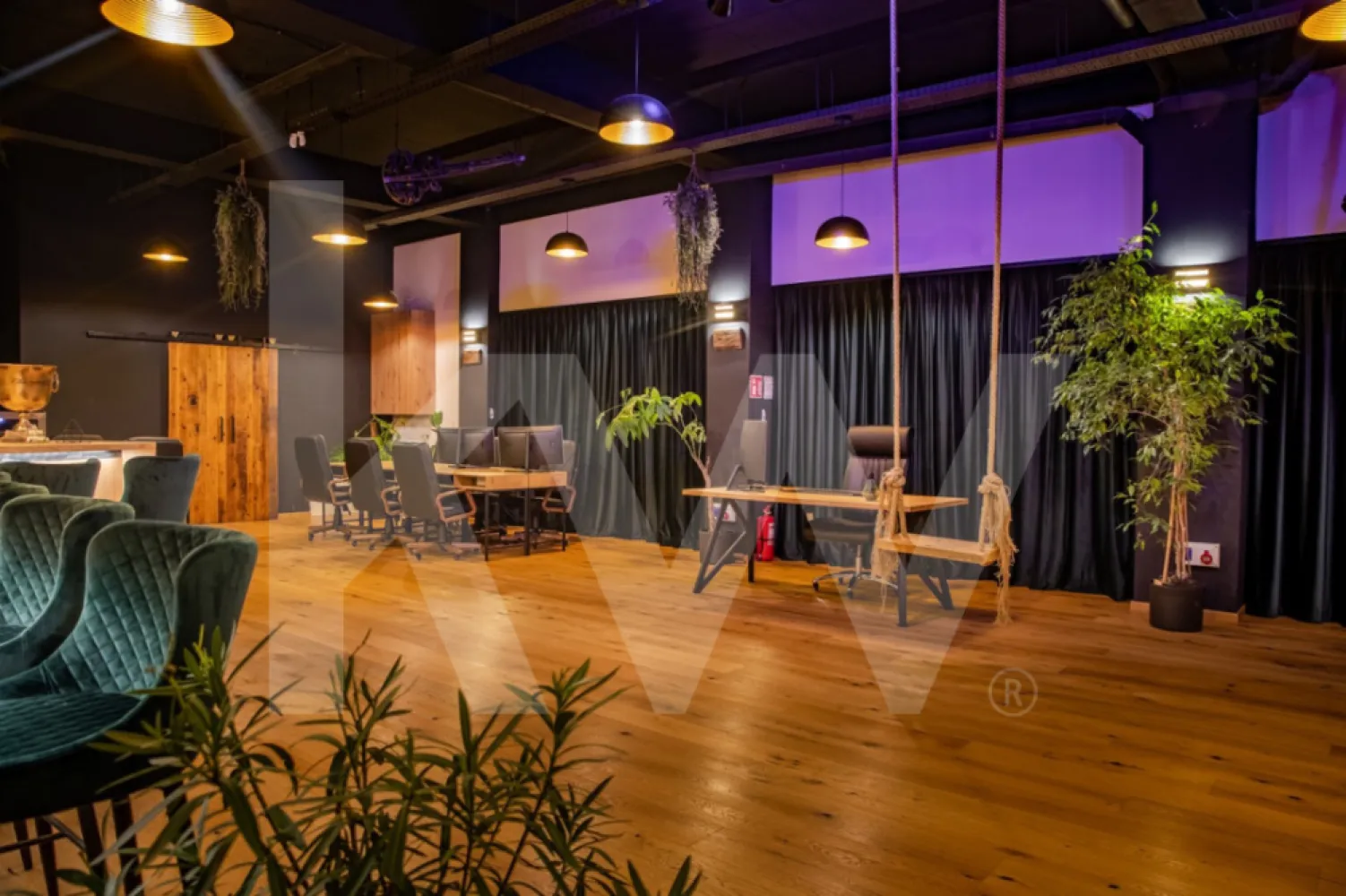 Spatii birouri de inchiriat coworking utilitati incluse Arhitectilor - Spațiu de birou de închiriat – complet echipat, zona Calea Cisnădiei - Arhitecților 

Dacă îți cauți un birou de închiriat și iei în calcul amenajarea unui apartament sau a unui spațiu de 2-3 camere, ai calculat cât timp și bani îți ia să-l transformi într-un mediu profesional la acest nivel? Chirie, garanție, mobilier, utilități, echipamente... toate aceste costuri se adună rapid. Ce-ar fi să ai totul inclus, fără garanție, fără investiții inițiale și fără bătăi de cap? Birou gata de utilizare – fără costuri ascunse, fără investiții suplimentare Finisaje premium, atmosferă profesională. Acces complet, fără alte costuri – mută-te azi, lucrează imediat. Mobilier inclus – birou individual, scaun executive, spațiu ergonomic. Acces la bucătărie complet utilată, aparat de cafea, dozator de apă. Parcare proprie – comoditate și siguranță. Sistem de încălzire în pardoseală, centrală proprie și șemineu – confort garantat. Aer condiționat – temperatură optimă în orice sezon. Avantajele acestui spațiu de birou Zero investiții inițiale – nu trebuie să cumperi mobilier, să plătești renovări sau echipamente. Fără garanție – începi activitatea fără costuri suplimentare. Fără utilități separate – nu îți bați capul cu facturile. Acces instant – spațiu complet echipat, fără timp pierdut cu amenajări. Dacă ai nevoie de un birou modern și complet echipat, aceasta este soluția ideală. 

Mută-te azi, lucrează imediat, fără complicații financiare! Contacteaza-ma acum, numar de locuri disponibile limitat! Disponibilitate 6 locuri individuale, posibilitate marire la 10 locuri.