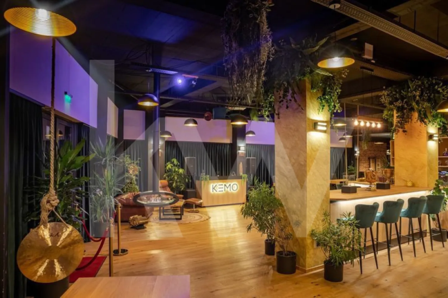 Spatii birouri de inchiriat coworking utilitati incluse Arhitectilor - Spațiu de birou de închiriat – complet echipat, zona Calea Cisnădiei - Arhitecților 

Dacă îți cauți un birou de închiriat și iei în calcul amenajarea unui apartament sau a unui spațiu de 2-3 camere, ai calculat cât timp și bani îți ia să-l transformi într-un mediu profesional la acest nivel? Chirie, garanție, mobilier, utilități, echipamente... toate aceste costuri se adună rapid. Ce-ar fi să ai totul inclus, fără garanție, fără investiții inițiale și fără bătăi de cap? Birou gata de utilizare – fără costuri ascunse, fără investiții suplimentare Finisaje premium, atmosferă profesională. Acces complet, fără alte costuri – mută-te azi, lucrează imediat. Mobilier inclus – birou individual, scaun executive, spațiu ergonomic. Acces la bucătărie complet utilată, aparat de cafea, dozator de apă. Parcare proprie – comoditate și siguranță. Sistem de încălzire în pardoseală, centrală proprie și șemineu – confort garantat. Aer condiționat – temperatură optimă în orice sezon. Avantajele acestui spațiu de birou Zero investiții inițiale – nu trebuie să cumperi mobilier, să plătești renovări sau echipamente. Fără garanție – începi activitatea fără costuri suplimentare. Fără utilități separate – nu îți bați capul cu facturile. Acces instant – spațiu complet echipat, fără timp pierdut cu amenajări. Dacă ai nevoie de un birou modern și complet echipat, aceasta este soluția ideală. 

Mută-te azi, lucrează imediat, fără complicații financiare! Contacteaza-ma acum, numar de locuri disponibile limitat! Disponibilitate 6 locuri individuale, posibilitate marire la 10 locuri.