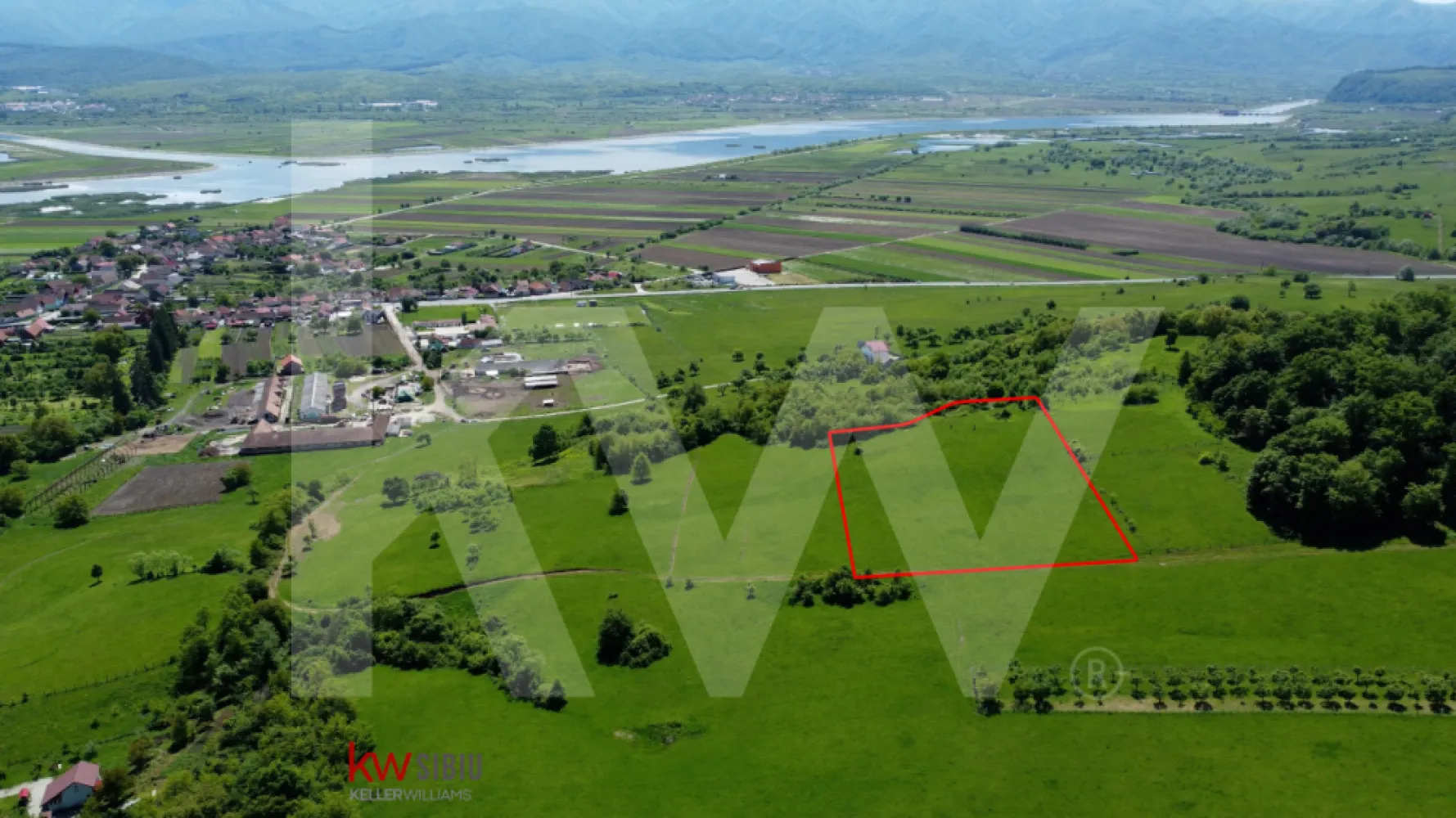 Bradu, Sibiu – terenuri 500 mp cu priveliște la munți și râu, doar 7.500 € - La poalele Munților Făgăraș, în satul Bradu, județul Sibiu, te așteaptă o oportunitate unică: terenuri de 500 mp, la prețuri începând de la 7.500 euro/parcela.
Un loc în care natura, aerul curat și priveliștea spectaculoasă către râul Olt se împletesc într-un tablou perfect pentru relaxare, evadare și visuri simple — dar reale.
Dacă îți dorești un colț de natură doar al tău, unde să te retragi în weekend, să-ți faci o mică grădină, o casă de vacanță, un loc de camping sau pur și simplu să investești pentru viitor, acest teren este o alegere inteligentă și sigură.
Detalii cheie:
• Suprafață: 500 mp/parcela
• Cota drum: 84 mp/parcela
• Preț: de la 7.500 euro/parcela
• Localizare: https://maps.app.goo.gl/SDHydewr1jYhL13h9
• Priveliște: panoramă către Munții Făgăraș și râul Olt
• Regim juridic: teren extravilan
• Ideal pentru: casă de vacanță, grădină, zonă de recreere sau investiție pe termen lung
Puncte forte:
• Zonă liniștită și pitorească, în mijlocul naturii
• Vedere deschisă către munți și apă
• Preț accesibil pentru suprafața oferită
• Potențial real de dezvoltare în următorii ani
• O investiție sigură într-o zonă aflată în expansiune
În Bradu, timpul curge altfel. Aici te poți reconecta cu natura, te poți bucura de liniște și poți construi pas cu pas locul tău de vis — un refugiu simplu, natural și plin de energie bună.
Investește inteligent, într-un loc care îți oferă libertate și viitor.
Contactează-mă pentru detalii și disponibilitatea parcelelor.