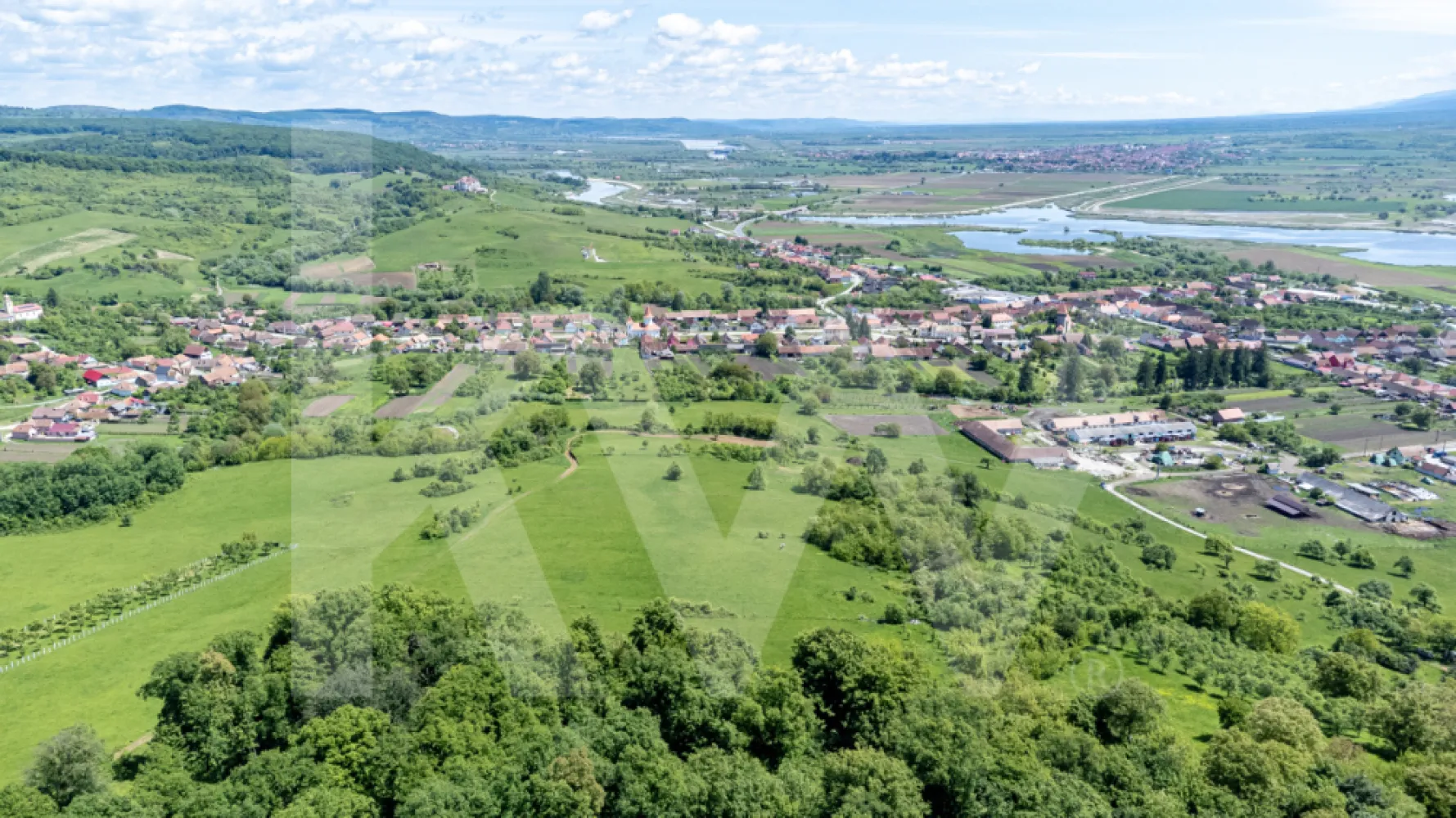 Bradu, Sibiu – terenuri 500 mp cu priveliște la munți și râu, doar 7.500 €