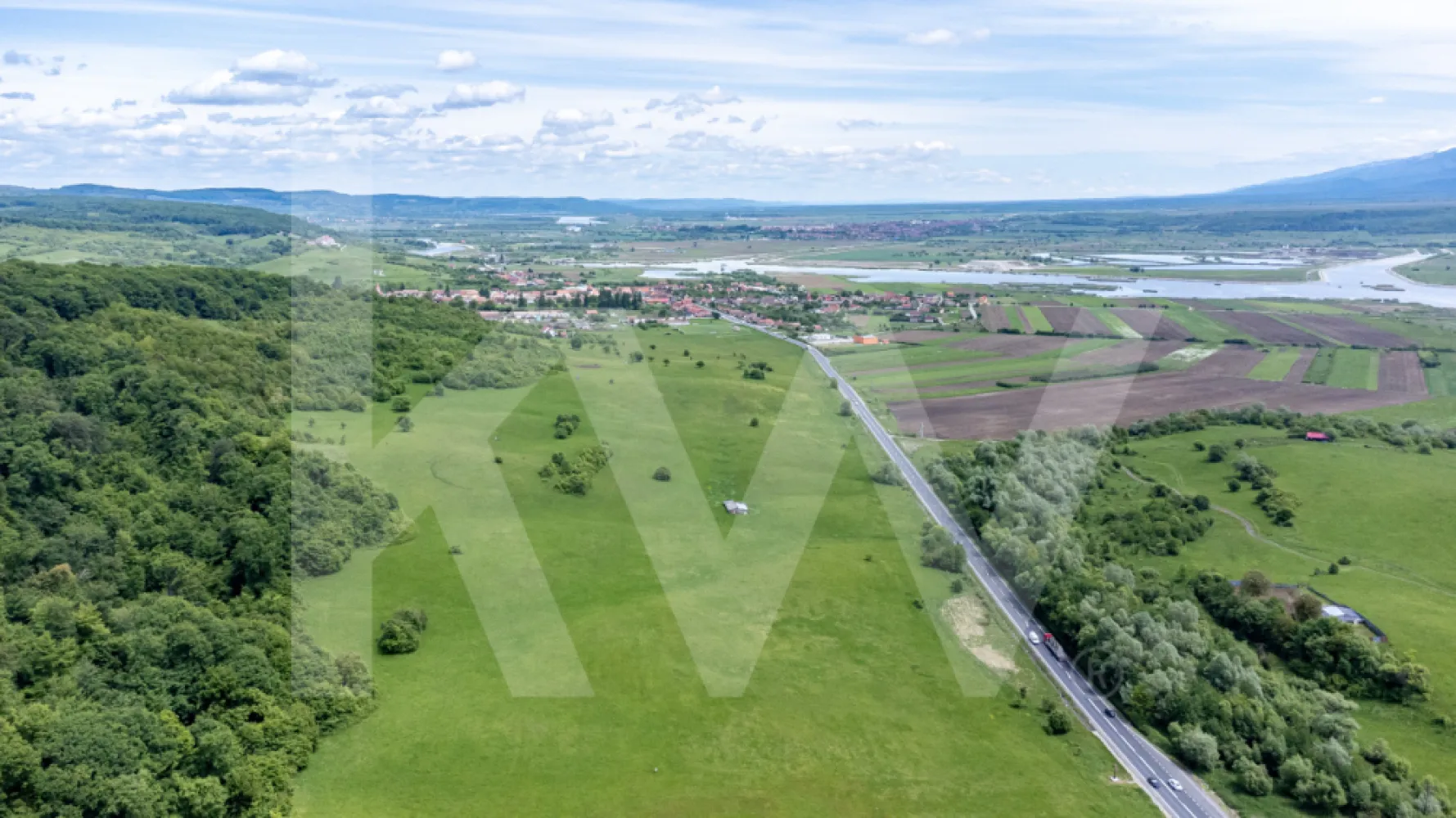 Teren de vânzare – 4.000 mp la intrare in Bradu, județul Sibiu