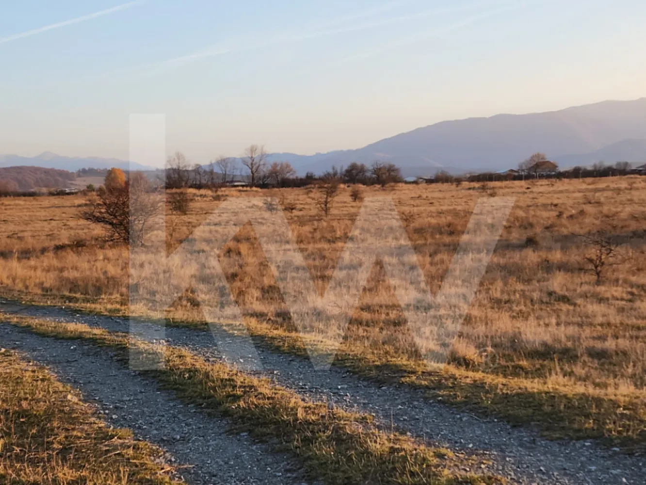 Oportunitate investiție | De vânzare, 3 parcele de 560 mp. - Coordonate Locație Google Maps: 45°44'29.4"N 24°09'36.8"E 
Suprafață totală: 1680mp
Suprafețe parcele: 560mp (sau se poate parcela după dorința clientului)
Teren intravilan
PUZ aprobat
 Preț: Doar 58 euro/mp.

Avem terenul potrivit pentru tine!

Cauți un loc unde să-ți construiești casa visurilor, să te bucuri de liniște, natură și o investiție inteligentă?
Acum ai ocazia să achiziționezi o parcelă într-o zonă  aproape de natură, dar și bine conectată la facilitățile moderne.

De ce să alegi aceste parcele?

Deschidere generoasă și suprafață optimă: 558 mp, ideală pentru o reședință modernă.
Locație excelentă: Aerodrom Măgura, o zonă în plină dezvoltare, cu acces facil și priveliști încântătoare.
Confort și natură: Bucură-te de liniștea specifică naturii, dar și de proximitatea față de facilitățile urbane.
Fie că îți dorești să construiești o casă de vis sau să faci o investiție cu potențial de creștere, acest teren este alegerea ideală.

Consultanță gratuită!
Te ajut să iei decizia potrivită și să alegi varianta care corespunde nevoilor tale.

Pentru mai multe informații sau pentru a programa o vizionare, contactează-mă acum!