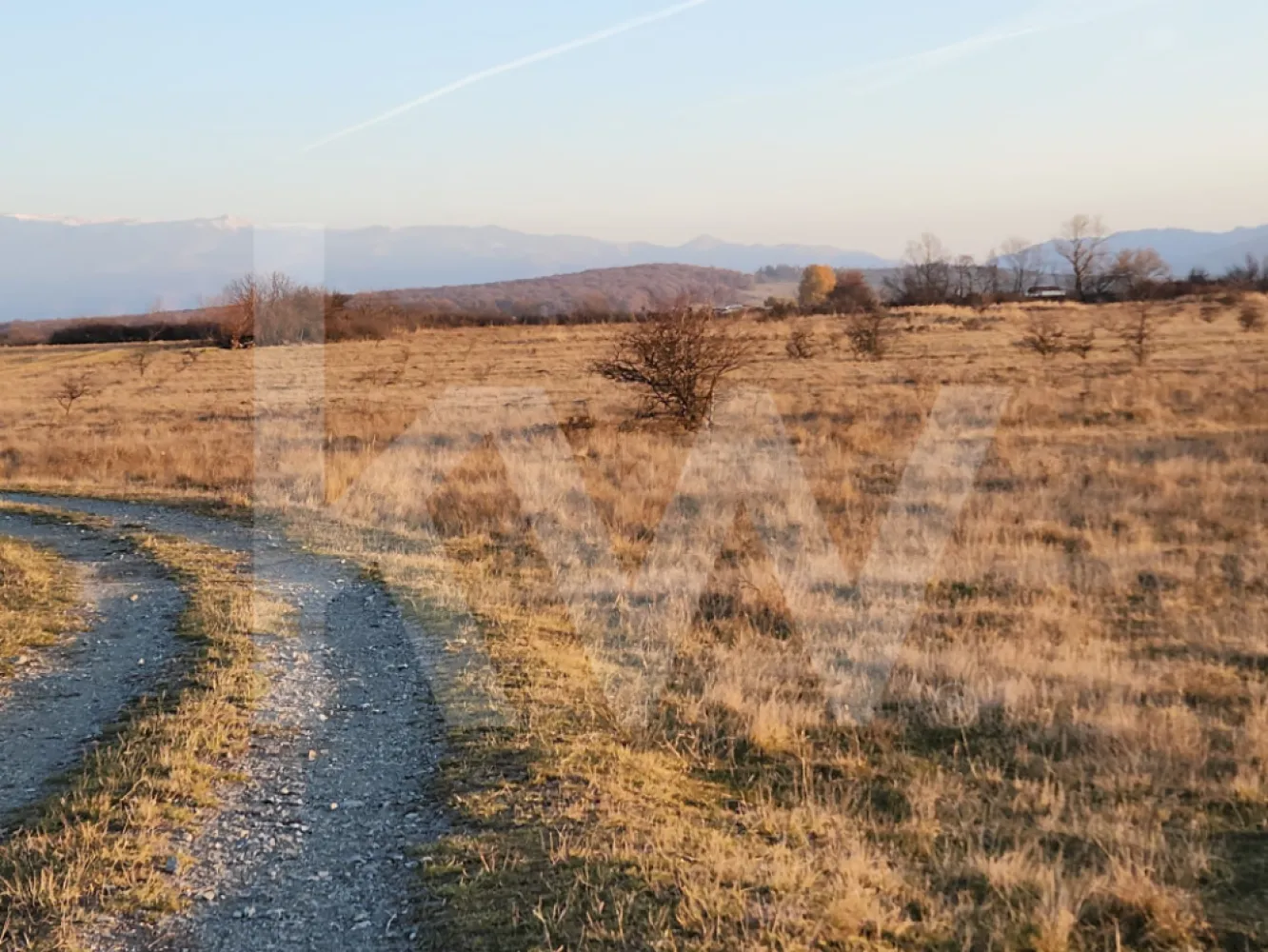 Oportunitate investiție | De vânzare, 3 parcele de 560 mp. - Coordonate Locație Google Maps: 45°44'29.4"N 24°09'36.8"E 
Suprafață totală: 1680mp
Suprafețe parcele: 560mp (sau se poate parcela după dorința clientului)
Teren intravilan
PUZ aprobat
 Preț: Doar 58 euro/mp.

Avem terenul potrivit pentru tine!

Cauți un loc unde să-ți construiești casa visurilor, să te bucuri de liniște, natură și o investiție inteligentă?
Acum ai ocazia să achiziționezi o parcelă într-o zonă  aproape de natură, dar și bine conectată la facilitățile moderne.

De ce să alegi aceste parcele?

Deschidere generoasă și suprafață optimă: 558 mp, ideală pentru o reședință modernă.
Locație excelentă: Aerodrom Măgura, o zonă în plină dezvoltare, cu acces facil și priveliști încântătoare.
Confort și natură: Bucură-te de liniștea specifică naturii, dar și de proximitatea față de facilitățile urbane.
Fie că îți dorești să construiești o casă de vis sau să faci o investiție cu potențial de creștere, acest teren este alegerea ideală.

Consultanță gratuită!
Te ajut să iei decizia potrivită și să alegi varianta care corespunde nevoilor tale.

Pentru mai multe informații sau pentru a programa o vizionare, contactează-mă acum!