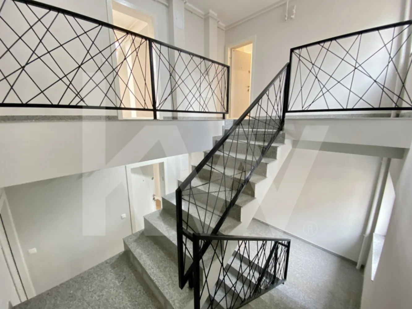 Apartament tip Penthouse- Zona Industrială Vest - Încălzire în pardoseală - Îți dorești să locuiești într-un apartament care face parte dintr-un ansamblu rezidențial exclusivist? 

Dacă răspunsul este da, îți prezentăm un apartament, decomandat, cu suprafața utilă de 88,5 mp și o terasă de 7,37 mp , situat într-o zonă foarte liniștită, Zona Industrială Vest din Sibiu. 
Ansamblul din care face parte apartamentul beneficiază de spații verzi și o priveliște superbă către munți. 

Apartamentul se predă la stadiul de cheie și 1 loc de parcare inclus în prețul apartamentului. 

Modalități de plată acceptate: cash, credit ipotecar, rate la dezvoltator, în așa fel încât să fie adaptate nevoilor clientului.

Vă așteptăm la vizionare!