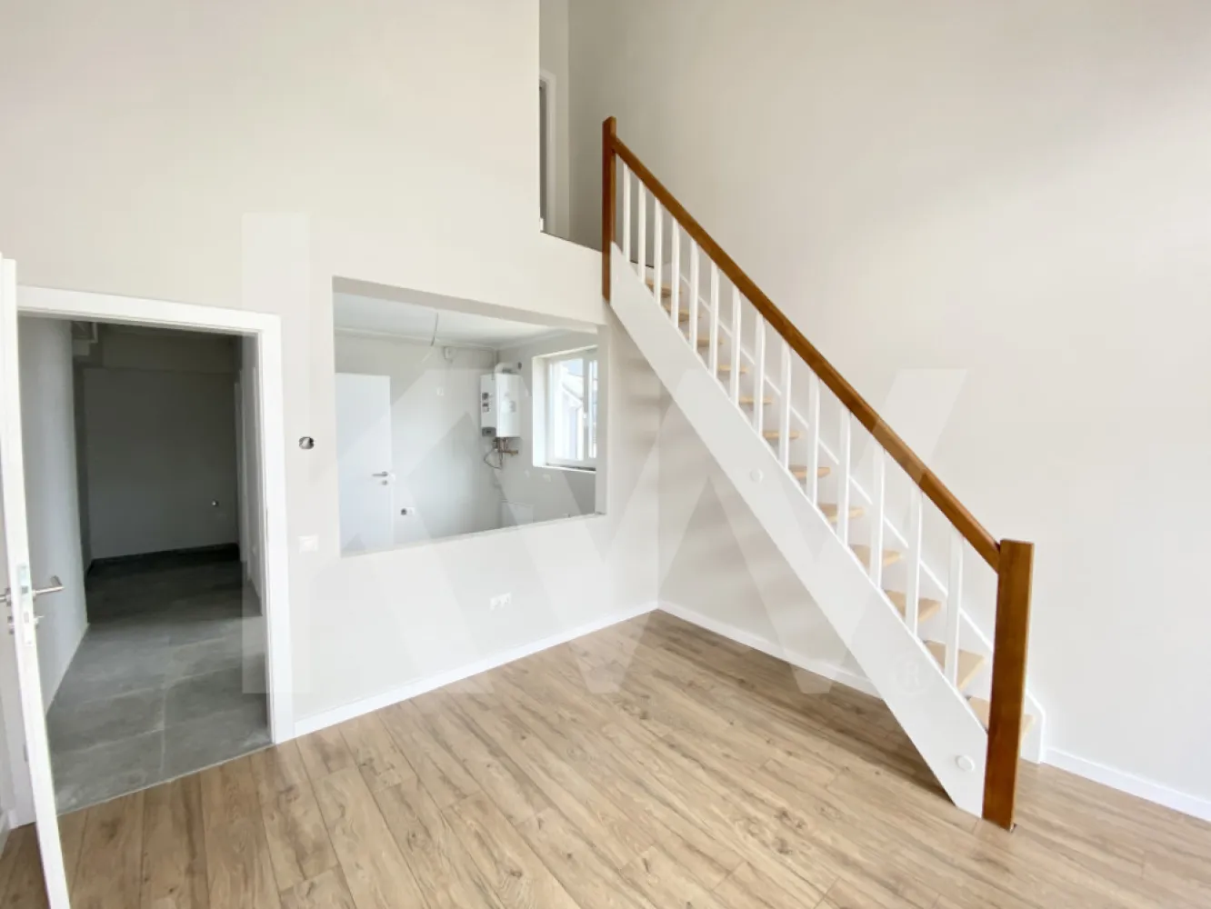 Apartament tip Penthouse- Zona Industrială Vest - Încălzire în pardoseală - Îți dorești să locuiești într-un apartament care face parte dintr-un ansamblu rezidențial exclusivist? 

Dacă răspunsul este da, îți prezentăm un apartament, decomandat, cu suprafața utilă de 88,5 mp și o terasă de 7,37 mp , situat într-o zonă foarte liniștită, Zona Industrială Vest din Sibiu. 
Ansamblul din care face parte apartamentul beneficiază de spații verzi și o priveliște superbă către munți. 

Apartamentul se predă la stadiul de cheie și 1 loc de parcare inclus în prețul apartamentului. 

Modalități de plată acceptate: cash, credit ipotecar, rate la dezvoltator, în așa fel încât să fie adaptate nevoilor clientului.

Vă așteptăm la vizionare!