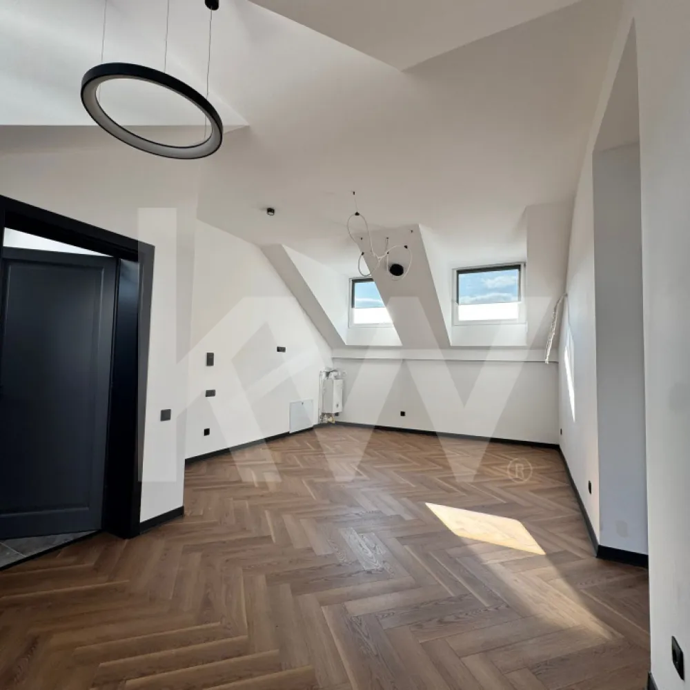 Apartament 3 camere – Mansarda – Turnișor, Sibiu - Apartament tip mansarda  3 camere – Etaj 2/2 – Turnișor, Sibiu
Finisaje premium | Predare la cheie | Balcon | 2 locuri de parcare incluse
Vă propunem spre vânzare un apartament modern cu 3 camere, situat la etajul 2 al unui imobil nou, într-o zonă liniștită și bine conectată din Turnișor. Potrivit pentru familii sau ca investiție.
Caracteristici:
Compartimentare practică: living cu bucătărie open-space, 2 dormitoare, 1 baie
Balcon generos
2 locuri de parcare incluse în preț
Parcare privata cu bariera
Se predă la cheie, cu finisaje premium: gresie, faianță, parchet, obiecte sanitare, uși interioare
Bloc nou, cu regim redus de înălțime
Locația oferă acces rapid către centrul orașului, zone comerciale, unități de învățământ și mijloace de transport.

Contactați-ne pentru mai multe detalii sau pentru a programa o vizionare.