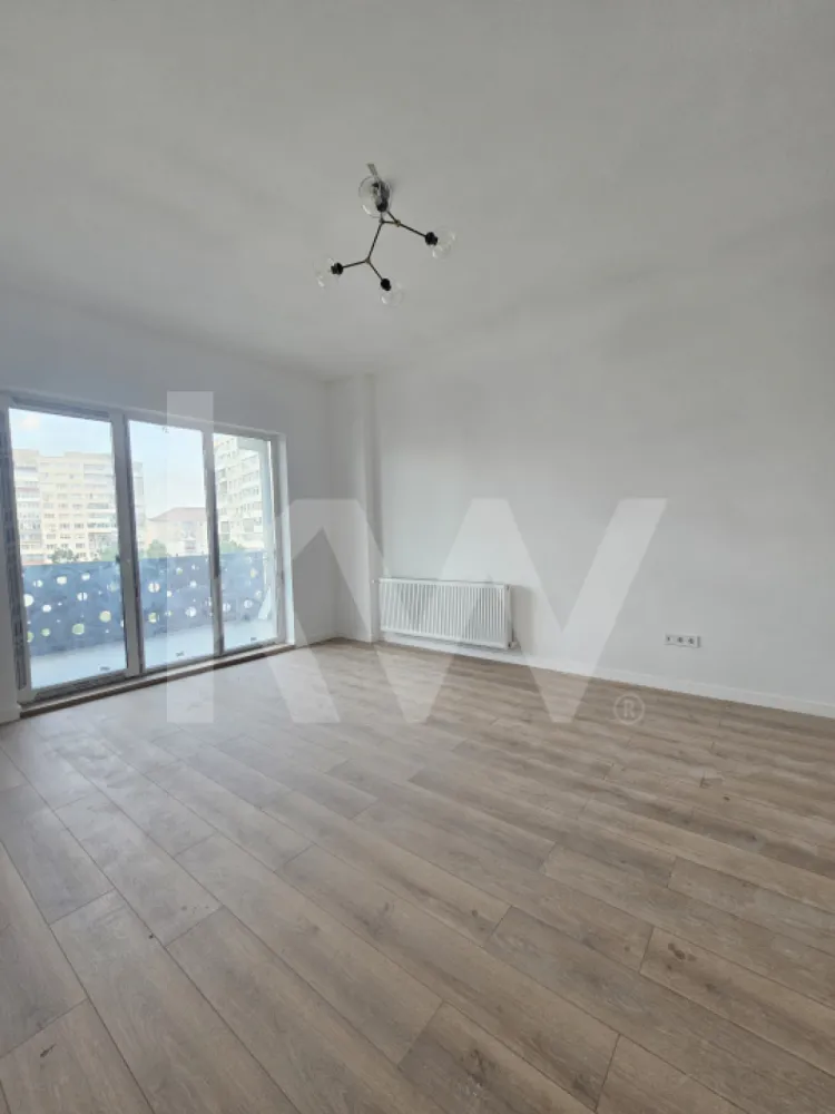 Apartament cu 3 camere - 84 mp utili - Ciresica - Ti-ai imaginat vreodata cum ar fi sa ai totul la doi pasi - magazine, scoli, parcuri, mall - chiar in inima uneia dintre cele mai cautate zone din Sibiu?

Dacă răspunsul tău e "DA!", îți propunem un apartament cu 3 camere situat într-un ansamblu rezidențial nou, in zona Rahovei.

Imobilul are o suprafață utilă de 85 mp+balcon și este compartimentat astfel:
- living cu ieșire pe balcon
- bucatarie inchisa
- 2 dormitoare
- 2 bai
- balcon
- loc de parcare subteran sau suprateran (contra cost).

Predare este:

 LA ALB: la pretul 163.000 euro
- Tamplarie PVC cu geam termopan – 3 foi sticla
- Usa metalica antiefractie intrare apartament
- Instalatii termice, electrice si sanitare
- Prize+intrerupatoare
- Zugravit: lavabila alba
- Centrala pe bloc
- Incalzire pe calorifere
- Casa scarii la cheie
- Interfon

 LA CHEIE: la pretul de mai sus se adauga 23.000 euro pentru finisaje
- Tamplarie PVC cu geam termopan – 3 foi sticla
- Usa metalica antiefractie intrare apartament
- Instalatii termice, electrice si sanitare
- Zugravit: 2 maini lavabila alba
- Prize+ intrerupatoare functionale
- Centrala pe bloc
- Incalzire pe calorifere
- Usi interioare/usi interior 1200 lei
- Gresie, faianta, parchet (cu accesorii) 100 lei/mp
- Corpuri de iluminat (1 corp/incapere) 250 lei
- Vas wc 700 lei
- Lavoar+oglinda 2000 lei
- Baterie lavoar 500 lei
- Cada+accesorii 2000 lei
- Baterie cada 500 lei
- Casa scarii la cheie
- Interfon

Regimul de inaltime al blocului este P+4+R.

Înainte de toate, punem accentul pe calitate și dorim să oferim clienților o locuință sigură, de aceea folosim doar materiale de construcții de bună calitate și suntem atenți la toate detaliile și etapele de execuție ale construcțiilor.

Decizia cumpărării unui apartament nou, este o investiție pe termen lung, iar într-o zona că aceasta, cu siguranță va genera cerere pentru închiriere.

Preturile sunt afisate in descriere.

Clasa energetica A, iar la parter B.

Modalitati de plata acceptate: Cash si prin credit ipotecar cu minim 15% avans.

Pentru mai multe detalii va stam la dispozitie la numarul de telefon afisat!