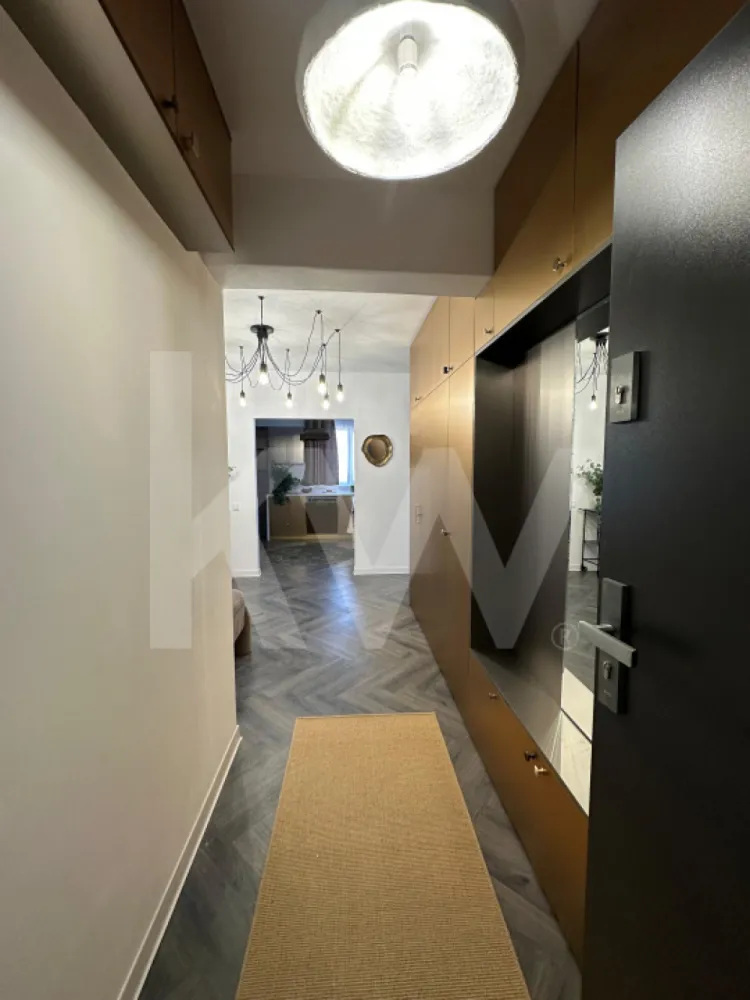 Apartament de lux de închiriat - Descoperă confortul unui apartament premium, amenajat cu bun gust și atenție la detalii, ideal pentru cei care apreciază calitatea și rafinamentul.

📍 Localizare: zonă liniștită, cu acces rapid către toate punctele de interes ale orașului
🏠 Compartimentare practică: 2 dormitoare spațioase, living generos, 2 băi moderne, bucătărie complet utilată
🛋️ Mobilat complet și elegant, cu dotări premium
🛁 Baie cu design contemporan – finisaje moderne, mașină de spălat rufe, obiecte sanitare suspendate
🛏️ Dormitor luminos și confortabil, cu pat matrimonial, dressing generos și birou de lucru
🪟 Lumini ambientale, perdele și draperii, electrocasnice de top
🅿️ Posibilitate de parcare

🔑 Disponibil imediat
Contactați-ne pentru o vizionare!