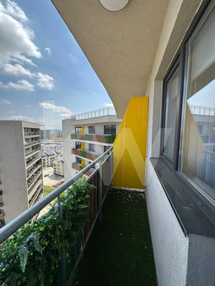 Apartament de lux de închiriat - Descoperă confortul unui apartament premium, amenajat cu bun gust și atenție la detalii, ideal pentru cei care apreciază calitatea și rafinamentul.

📍 Localizare: zonă liniștită, cu acces rapid către toate punctele de interes ale orașului
🏠 Compartimentare practică: 2 dormitoare spațioase, living generos, 2 băi moderne, bucătărie complet utilată
🛋️ Mobilat complet și elegant, cu dotări premium
🛁 Baie cu design contemporan – finisaje moderne, mașină de spălat rufe, obiecte sanitare suspendate
🛏️ Dormitor luminos și confortabil, cu pat matrimonial, dressing generos și birou de lucru
🪟 Lumini ambientale, perdele și draperii, electrocasnice de top
🅿️ Posibilitate de parcare

🔑 Disponibil imediat
Contactați-ne pentru o vizionare!