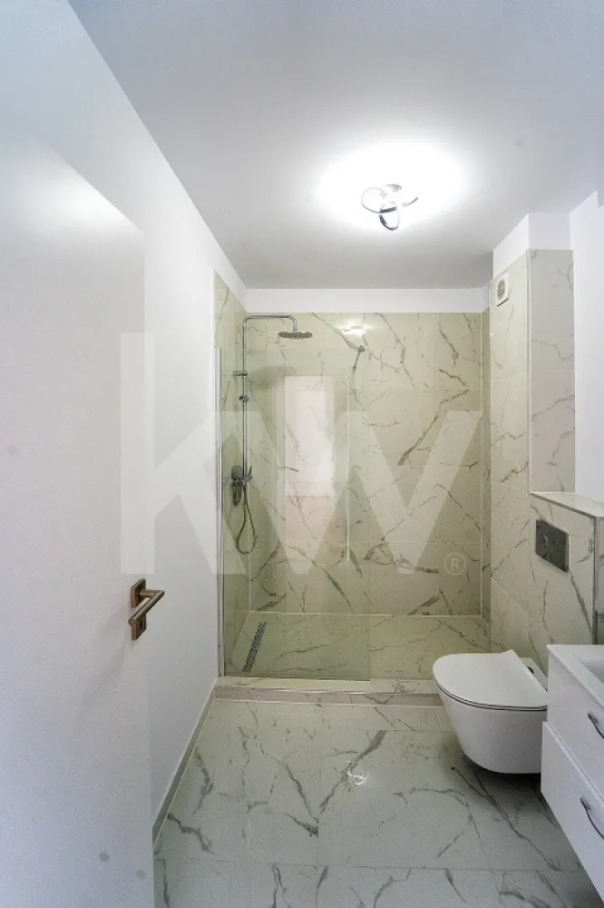 Apartament 3 camere - finisat la cheie, intabulat