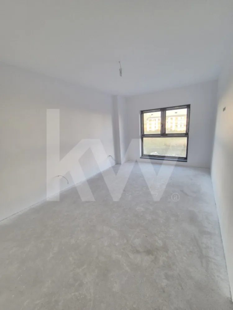 Apartament 3 camere - zona Dedeman Sibiu - Apartament de vânzare – Şelimbăr (zona Doamna Stanca – în spatele Dedeman)

Descoperă noul tău cămin situat într-o zonă liniștită și bine conectată – pe strada Doamna Stanca, în imediata apropiere de Shopping City Sibiu, Piața Rahovei și alte puncte de interes!

Tipuri de apartamente disponibile:
2 și 3 camere
Suprafață utilă 55 mp și 61 mp
Loc de parcare inclus în preț

Caracteristici ale ansamblului și ale apartamentelor:
Bloc cu regim de înălțime P + 6, dotat cu lift modern

Predare la cheie, cu finisaje de calitate superioară:
Gresie, faianță, parchet, uși de interior
Obiecte sanitare, prize și întrerupătoare incluse
Centrală termică în condensație Bosch
Încălzire în pardoseală
Geamuri termopan (6 camere, 3 foi de sticlă)
Ușă metalică la intrare
Spațiu de depozitare pe balcon

Toate utilitățile racordate

Posibilitate de achiziție prin credit ipotecar

Avantaje locație:

Acces facil la stații de autobuz, supermarketuri, școli, grădinițe, mall, piață

Zonă în continuă dezvoltare – ideală atât pentru locuit, cât și pentru investiție

Pret cu predare la cheie: 100.000 euro + TVA 
Pret cu predare la alb: 95.000 euro  + TVA 

Contactează-ne acum pentru vizionări și oferte personalizate! Nu rata ocazia de a te muta într-un apartament nou, modern, într-una dintre cele mai căutate zone din Sibiu!
