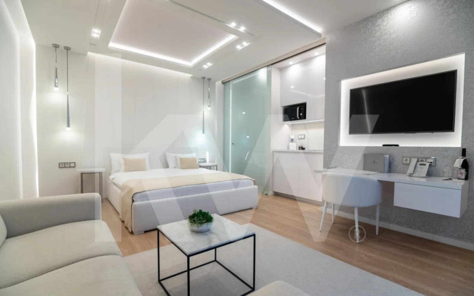 ZALA SPRINGS GOLF RESORT – Un univers dedicat rafinamentului și investiției - La doar două ore de Budapesta și la câteva minute de aeroportul Hévíz‑Balaton, Zala Springs reprezintă coroana rezidențială a Văii Zala – un complex de golf & lifestyle complet, conceput să ofere atât o experiență de lux, cât și posibilități serioase de investiție.
Pe o suprafață de aproximativă de 160 de  hectare, centrul este format dintr-un teren de golf profesionist cu 18 găuri, realizat de legendarul Robert Trent Jones Jr., considerat cel mai bun din Ungaria și unul dintre cele mai bune din Europa Centrală. Clubhouse-ul modern, cu peste 3 000 m², include restaurant, bar, terasă cu vedere spre lac și ultimul par 18.

Tipuri de proprietăți disponibile
Apartamente golf-side (52–130 m²)
– Spațioase, cu 1–2 dormitoare, balcoane generoase, ferestre largi și înălțime ~3 m. Priveliști spectaculoase către fairways. Ideal pentru investitori și familii. 
Apartamente lake-side (108–138 m²)
– Localizate lângă lac, cu acces la grădină și vederi uluitoare. Stiluri White, Memory, Glamour – semnate de echipa de design LIMA. Interioare înalte, luminoase, personalizabile.
Vile luxoase (CLT)
– Construcţii sustenabile din CLT, disponibile în variante cu un nivel, două nivele sau premium. Panorame către terenul de golf, lac, pădure și 6 loturi pregătite lângă spa‑boutique.

Facilități & lifestyle exclusiv
Golf fără egal
-18 găuri, patru tee‑boxuri per hole, driving range, golf academy și IMG Prestige membership – acces la o rețea globală de cluburi elitiste
Clubhouse & gastronomie
-Clubhouse-ul de 3 000 m² oferă o experiență gastronomică rafinată, restaurant bistro, bar, terasă cu panorama, evenimente culinare și seri tematice
Wellness & relaxare
-Boutique Spa: piscină internă cu light therapy, saună finlandeză, bio‑saună, baie de aburi, centru de sănătate Evergreen (deschis 2023), piscină exterioară de 20 m cu apă termală, jacuzzi, masaj și bar sănătos cu smoothie‑uri & detox .
Activități & comunitate
-Evenimente tematice, seri muzicale, petreceri private, facilități pentru nunți, teren de joacă pentru copii, piscină privată de agrement și activități: ciclism, pescuit, lecții de golf – inclusiv pentru juniori .
Servicii complet hotel‑style
-Recepție 24/7, concierge, room‑service, housekeeping zilnic, securitate, transfer aeroport (contra cost), parcare gratuită, stații EV, Wi‑Fi, facilități pentru persoane cu dizabilități .

Investiție & randament
Deși studiourile nu mai sunt disponibile, apartamentele și vilele oferă oportunități solide: administrare completă, lease‑back, profit‑sharing, creștere a valorii cu peste 35% în ultimii 2 ani . Cu imaginea brandului Zala, acces la IMG și pachete integrate de tip “stay & play”, investitorii pot obține venituri pasive atractive și capitalizare pe termen mediu-lung.

Accesibilitate & localizare
-La 15 minute de aeroportul Hévíz‑Balaton (zboruri sezoniere);
-Aproape de Lacul Balaton și stațiunea termală Hévíz;
-Într-o zonă de dealuri pitorești, lângă vii și păduri;
-La 2 h de Budapesta, Viena, Bratislava, Zagreb și Ljubljana

Cine sunt cumpărătorii ideali?
-Investitori internaționali ce urmăresc proprietăți premium cu administrare inclusă.
-Cupluri și familii care doresc o reședință de vacanță cu stil, dar și funcțională.
-Pasionați de lifestyle activ, dornici de golf, wellness și comunitate.
-Profesioniști care pot lucra remote, căutând echilibrul între natură și conexiune globală.

Concluzie: Zala Springs – Lux cu sens
Zala Springs nu e doar despre locuințe – este o declarație despre cum vrei să trăiești: cu eleganță, confort, securitate și experiențe premium. De la fairways impecabili și club gourmet, la spa sofisticat și servicii hotel-style, acest complex se ridică la cele mai înalte standarde europene, cu viziuni în curs de extindere (hotel de cinci stele, lac de agrement, spații comerciale). 
Investiția în acest proiect reprezintă o oportunitate unică: randament financiar, calitate de viață și conexiune la o rețea internațională exclusivă — toate amplasate într-un colț liniștit, pitoresc, cu potențial de creștere.
