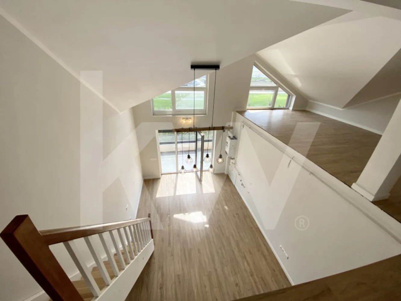 Apartament tip Penthouse- Zona Industrială Vest - Încălzire în pardoseală - Îți dorești să locuiești într-un apartament care face parte dintr-un ansamblu rezidențial exclusivist? 
Dacă răspunsul este da, îți prezentăm un apartament, decomandat, cu suprafața utilă de 107,18  mp și o terasă de 18,46 mp , situat într-o zonă foarte liniștită, Zona Industrială Vest din Sibiu. Ansamblul din care face parte apartamentul beneficiază de spații verzi și o priveliște superbă către munți. 
Apartamentul se predă la stadiul de cheie și 1 loc de parcare inclus în prețul apartamentului. 
Modalități de plată acceptate: cash, credit ipotecar, rate la dezvoltator, în așa fel încât să fie adaptate nevoilor clientului.
Vă așteptăm la vizionare!