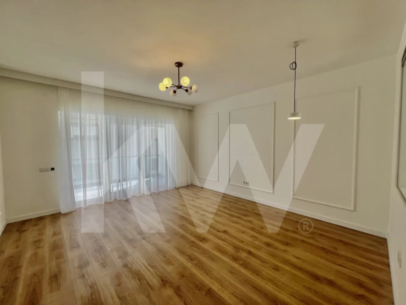 Apartament 2 camere - Dezvoltator imobiliar, va propune spre vanzare un apartament de vanzare cu 2 camere, decomandat, in zona de Vest a orasului Sibiu.

Imobilul este intabulat, are o suprafata utila de 53.55 mp si beneficiaza de o logie cu suprafata de 7,29 mp.

Descriere apartament de vanzare:

- parter inalt
- incalzire in pardoseala
- geam de aerisire la baie
- loc de parcare
- vedere catre munti
- logie cu sticla securizata, orientare sudica
- predare la stadiul de finisat la cheie
- izolatie cu vata bazaltica
- granit pe casa scarii
- frigider, masina de spalat vase, cuptor si plita electrica incorporate
- masina de spalat rufe
- televizor.

Avantaje ansamblu:

- apartamente noi
- ocupare teritoriala eficienta, 45% spatii verzi
- larice siberian si piatra naturala aplicate pe exteriorul vilelor
- locuri de joaca amenajate de dezvoltator in cadrul ansamblului.
- acces facil, lipsit de ambuteiaje rutiere
- 4 cai de acces.

Locuinta poate fi achizitionata si cu ajutorul unui credit bancar.

Vino in ansamblul nostru, programeaza acum o vizionare si vezi cele mai noi apartamente pe piata de imobiliare Sibiu.

Comision 0 la achizitionare.
Pentru detalii și vizionări nu ezita să ne contactezi.