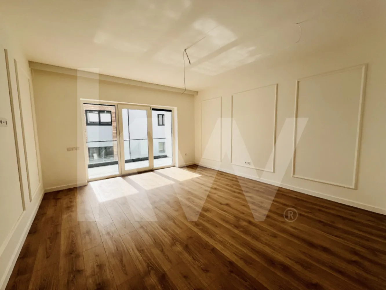 Apartament - Zona Industrială Vest - Încălzire în pardoseală - Îți dorești să locuiești într-un apartament care face parte dintr-un ansamblu rezidențial exclusivist? 
Dacă răspunsul este da, îți prezentăm un apartament cu suprafața utilă de 37,45 mp și o terasă de 5,65 mp , situat într-o zonă foarte liniștită, Zona Industrială Vest din Sibiu. Ansamblul din care face parte apartamentul beneficiază de spații verzi și o priveliște superbă către munți. 
Apartamentul se predă la stadiul de cheie și 1 loc de parcare inclus în prețul apartamentului. 
Modalități de plată acceptate: cash, credit ipotecar, rate la dezvoltator, în așa fel încât să fie adaptate nevoilor clientului.
Vă așteptăm la vizionare!