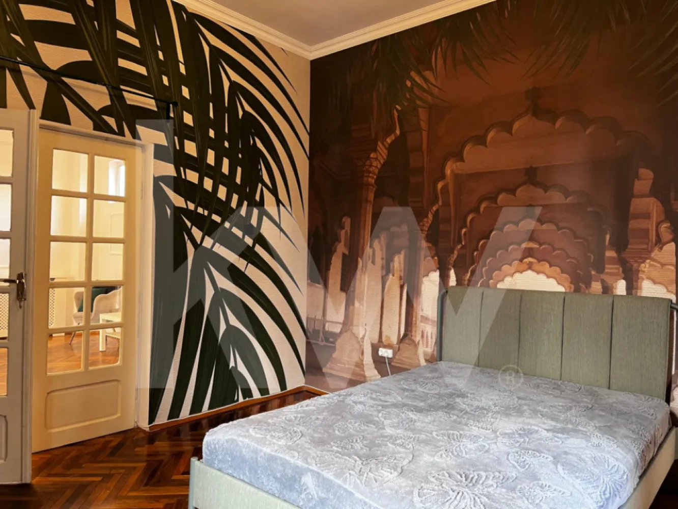 Apartament 3 camere de închiriat – liniște, accesibilitate și viață urbană - Apartament 3 camere de închiriat – liniște, accesibilitate și viață urbană
Se oferă spre închiriere un apartament cu 3 camere, cu o suprafață totală de 68,99 mp, situat într-o zonă centrală, dar surprinzător de liniștită, ideală atât pentru studenți, cupluri tinere, cât și pentru tineri profesioniști.
📍 Strada Aurel Vlaicu nr. 137, Sector 2
🚇 Metrou la 50 m – acces rapid către ASE, Piața Romană și Universitate
Apartamentul beneficiază de o compartimentare practică, potrivită pentru:
•	un cuplu care își dorește confort și proximitate față de centrul orașului
•	studenți care doresc să împartă locuința
•	persoane active, cu un stil de viață urban
În imediata apropiere se află:
•	facultăți de prestigiu (ASE)
•	magazine, bănci, spitale, școli și grădinițe
•	parcurile Ioanid, Grădina Icoanei și Circului, ideale pentru relaxare sau plimbări
Un apartament care îmbină liniștea, accesul rapid și avantajele unei zone centrale.
Perioada de închiriere este de minim un an şi modalitatea de plată standard: o lună avans plus o lună garanţie.