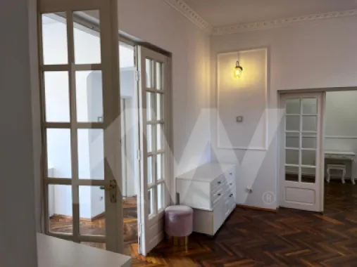 Apartament 3 camere de închiriat – liniște, accesibilitate și viață urbană
